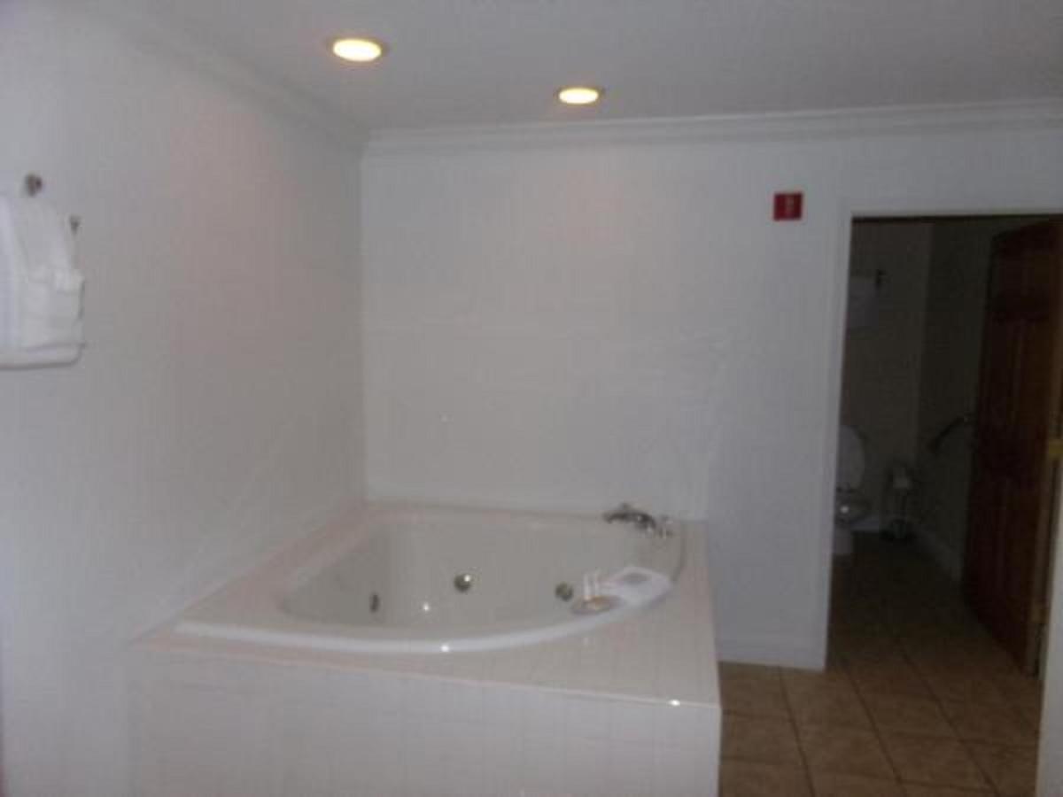 Interior King Room Jacuzzi