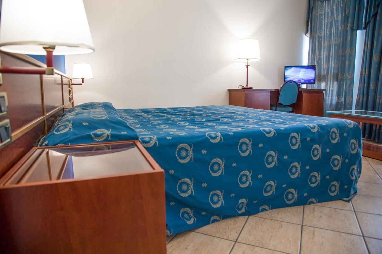 Single Room,696270633:JPEG