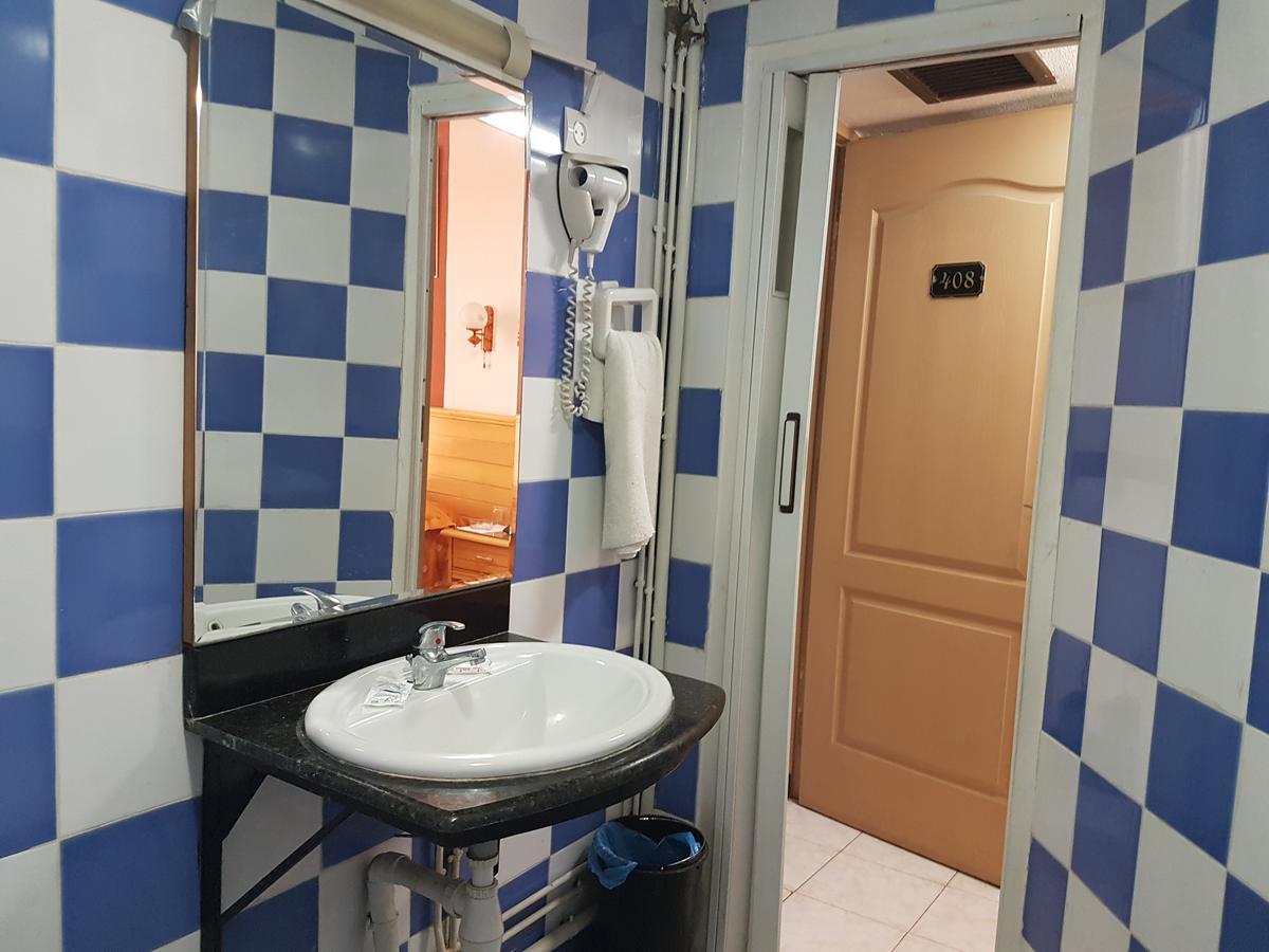 Single Room,696284892:JPEG