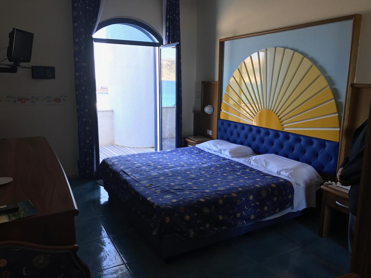 Double or Twin Room Sea View,665287359:JPEG