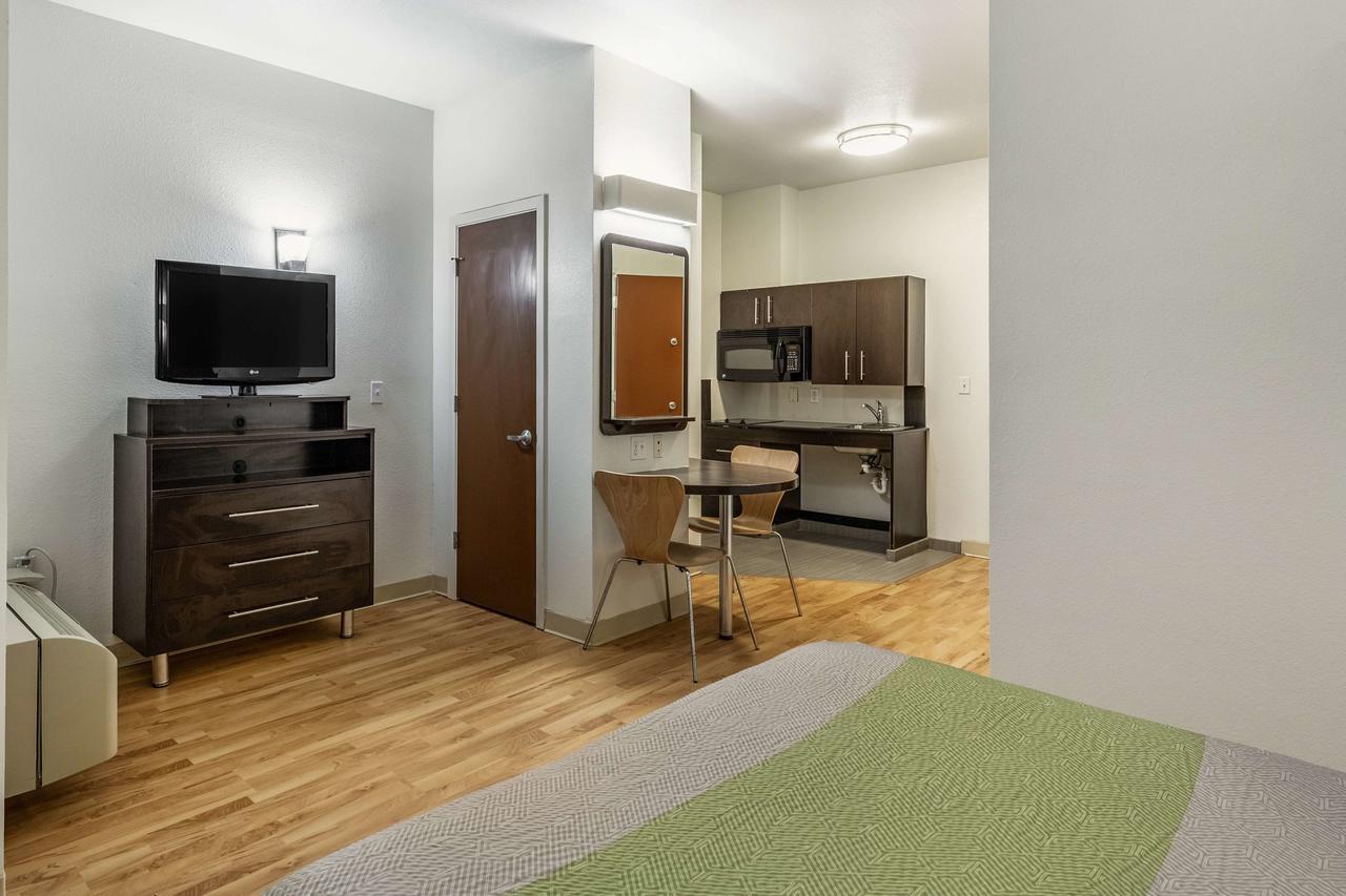 1 Queen Bed | Non-Smoking, Kitchen