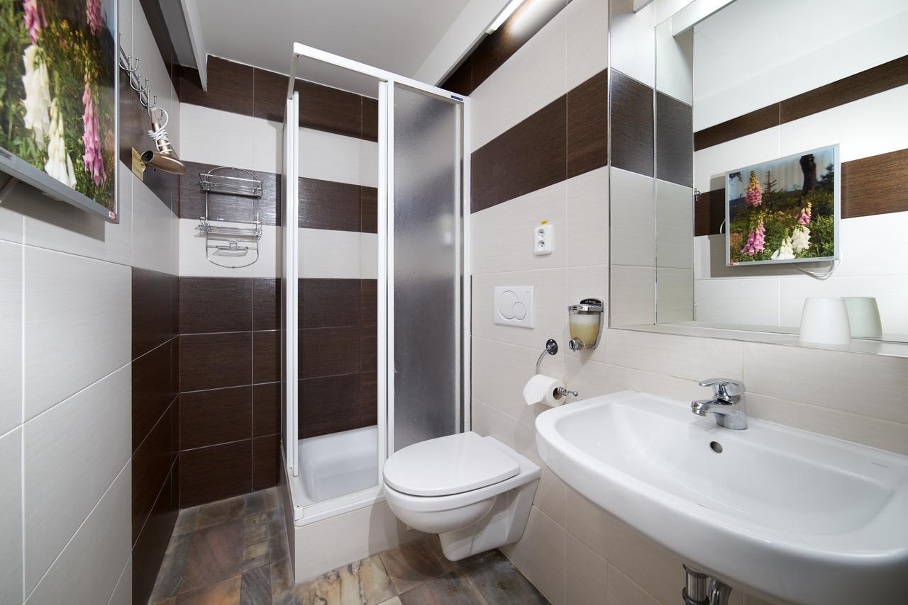 Double or Twin Room Extra Bed,510988662:JPEG