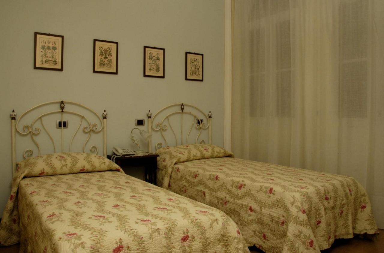 Twin Room,696741960:JPEG