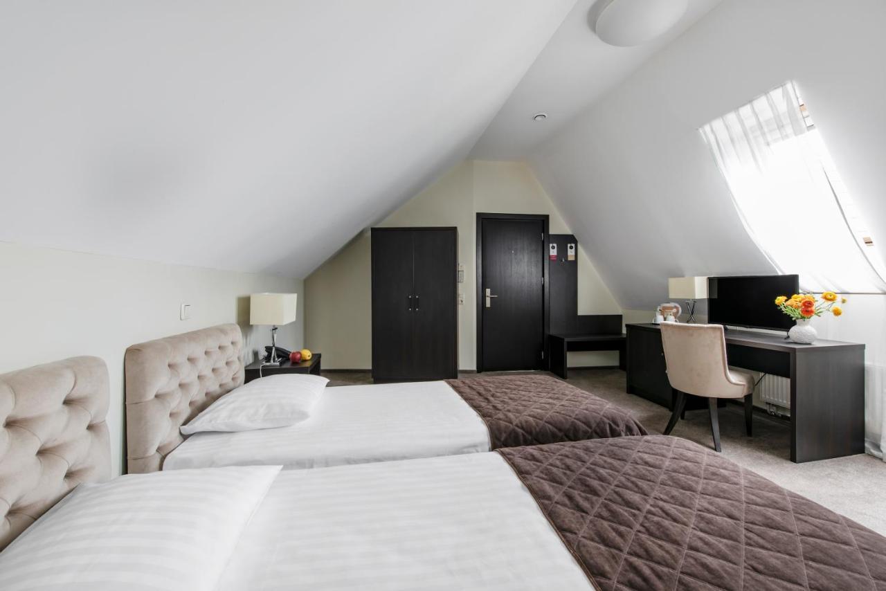 Twin Room,696832821:JPEG