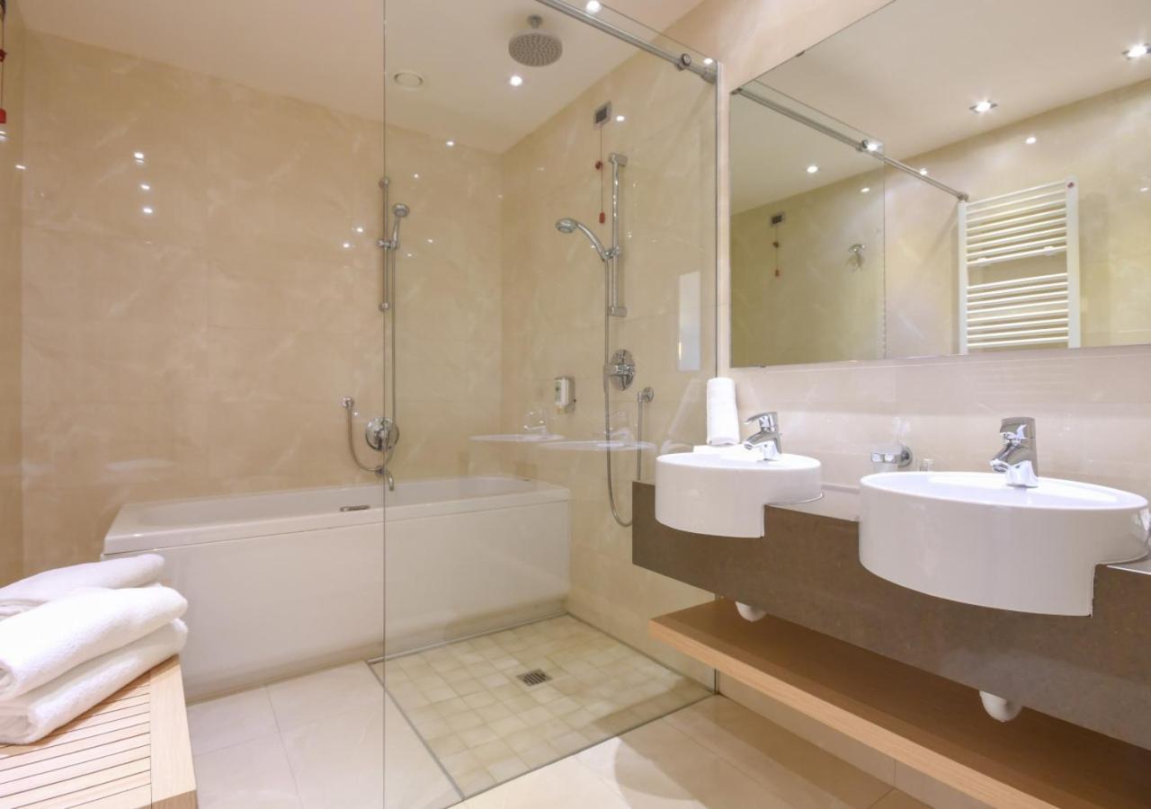 Standard Suite,1294304101:JPEG