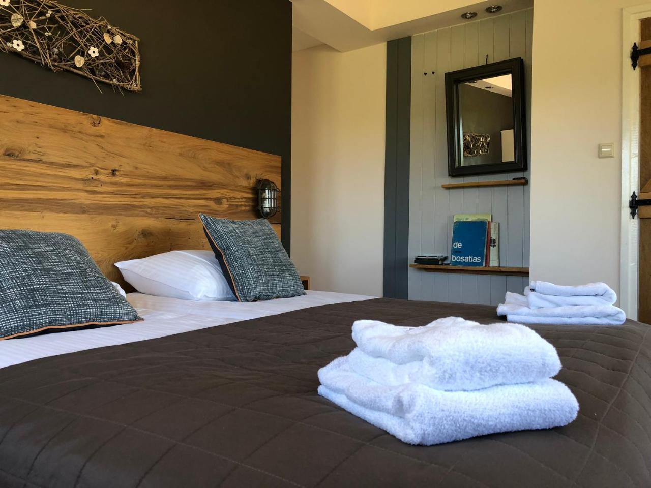 Twin Room Bath