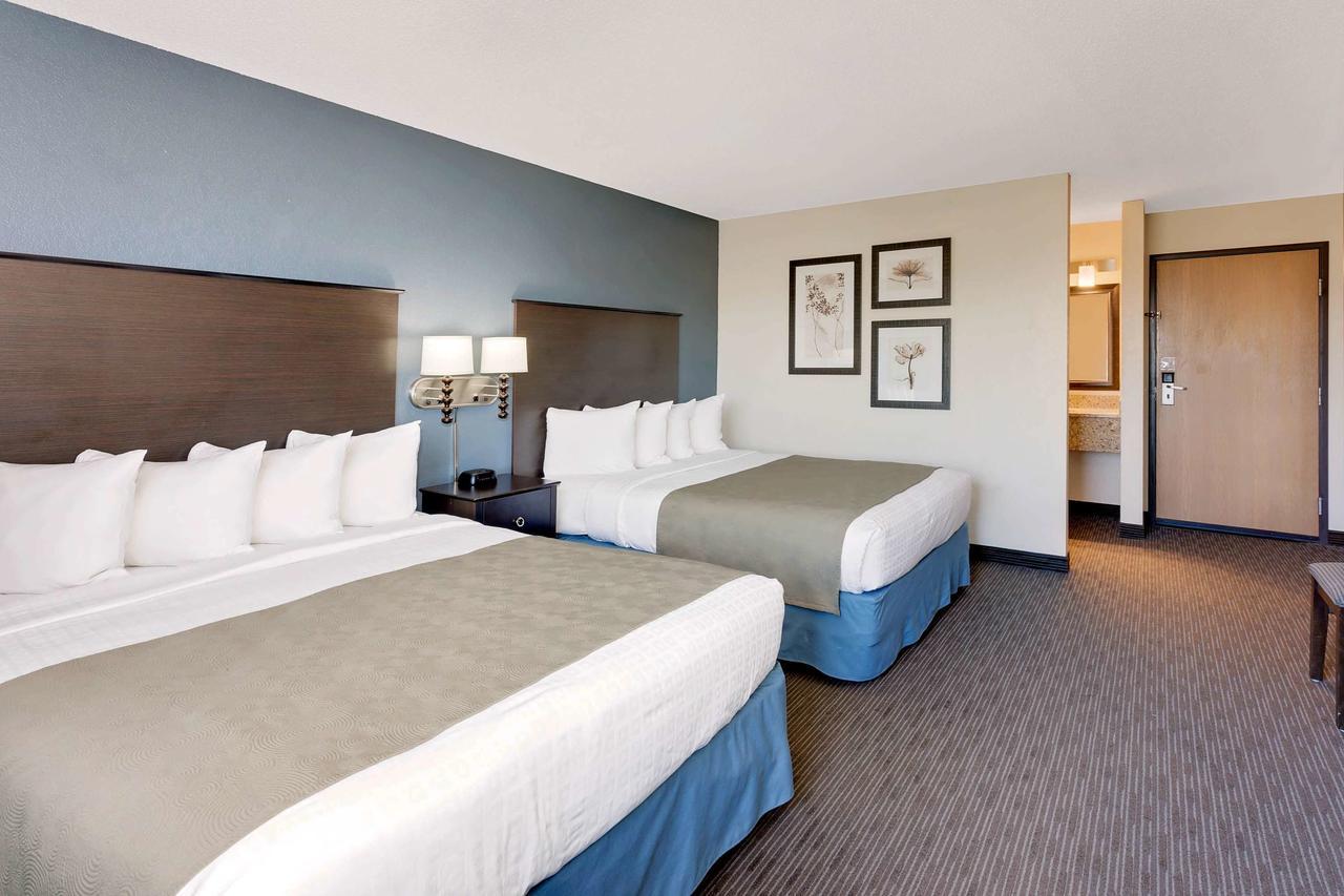 2 Queen Beds Deluxe Room Non-Smoking,697058925:JPEG