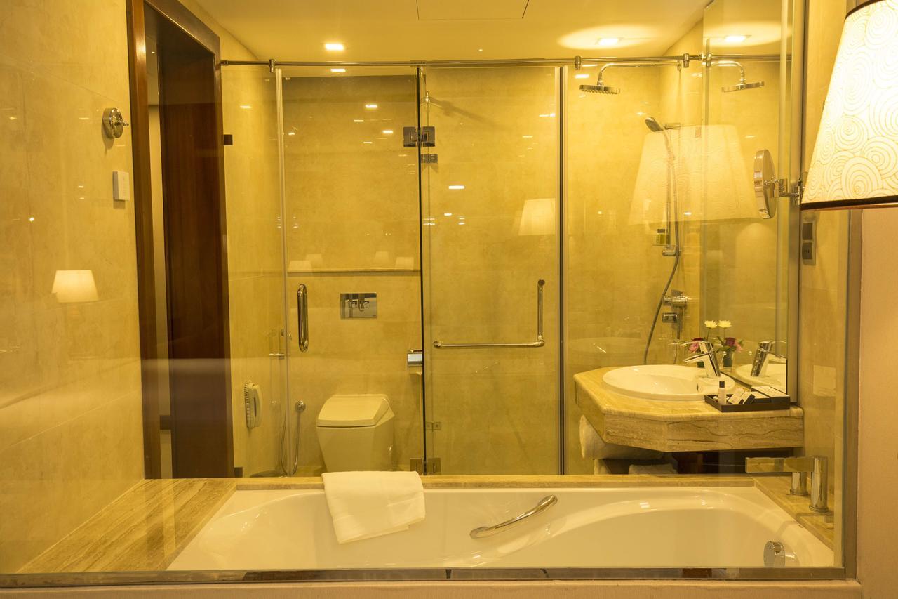 Signature Panorama Sea View King Room Complimentary City Tour & Access to Beach Lounge,697107771:JPEG