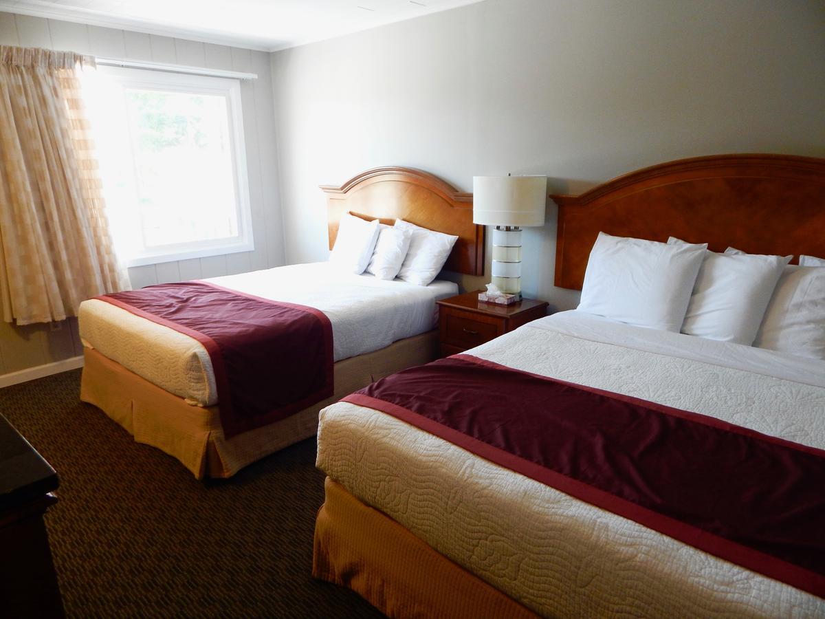 Deluxe King Room Queen Room