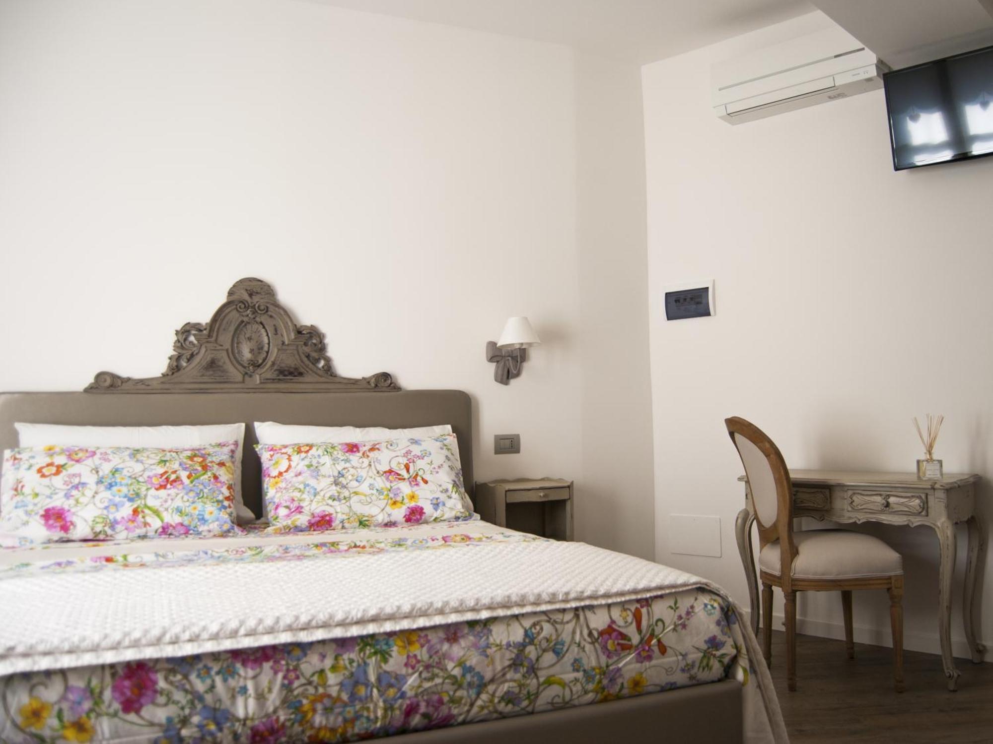 Large Double Room Private Bathroom