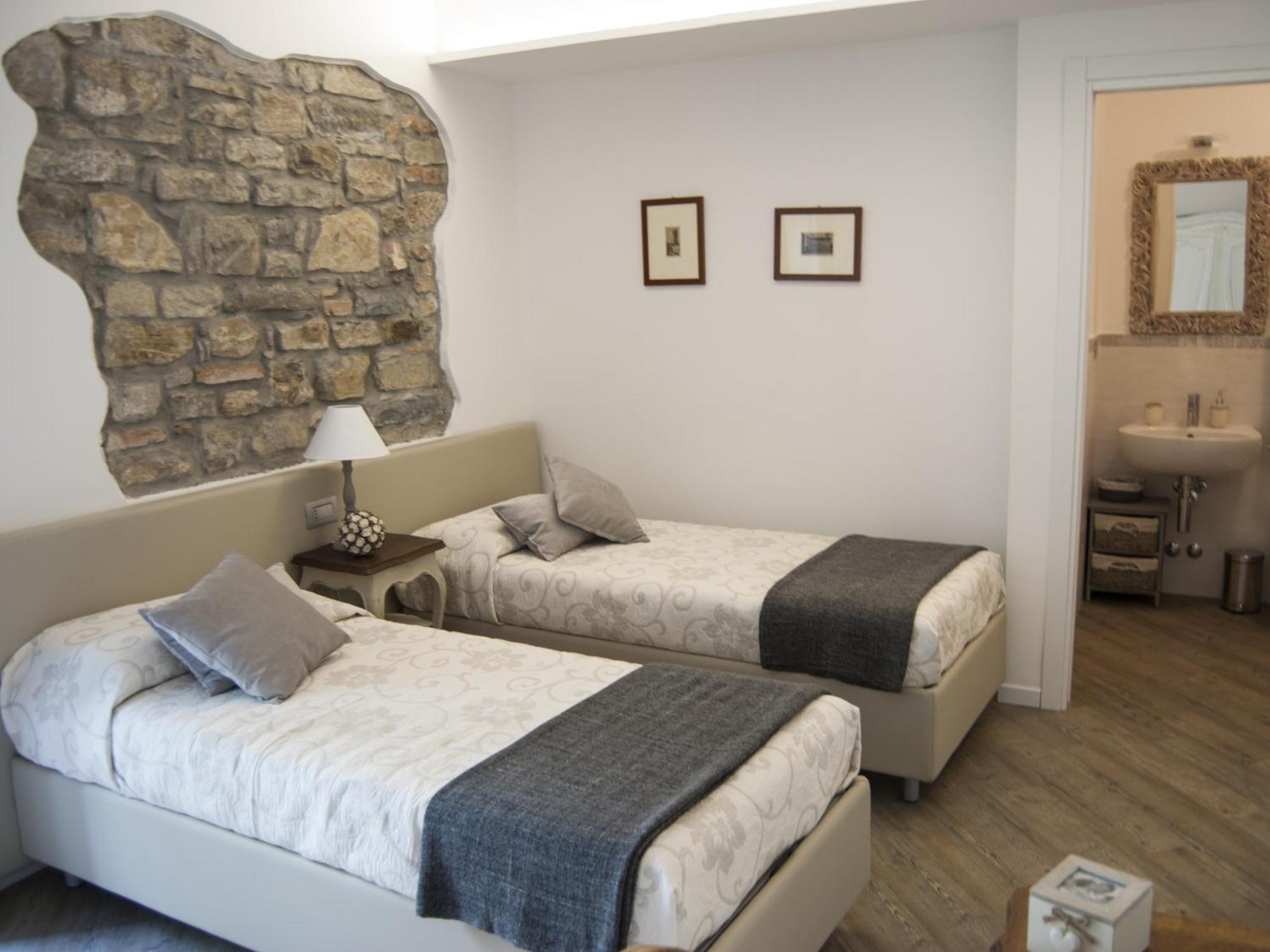 Double or Twin Room Private Bathroom