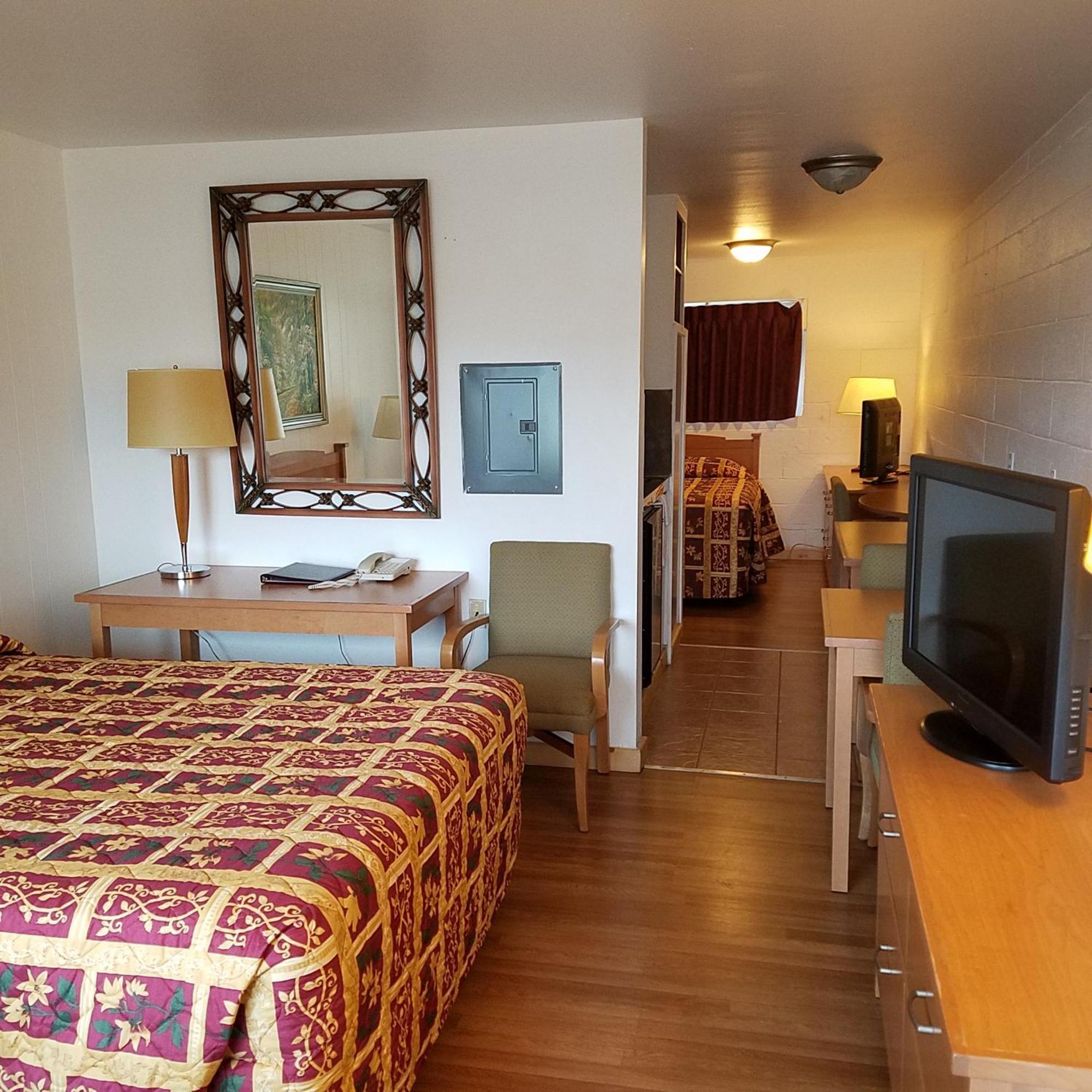 Queen Room Two Queen Beds Non-Smoking & Non-Pet Friendly