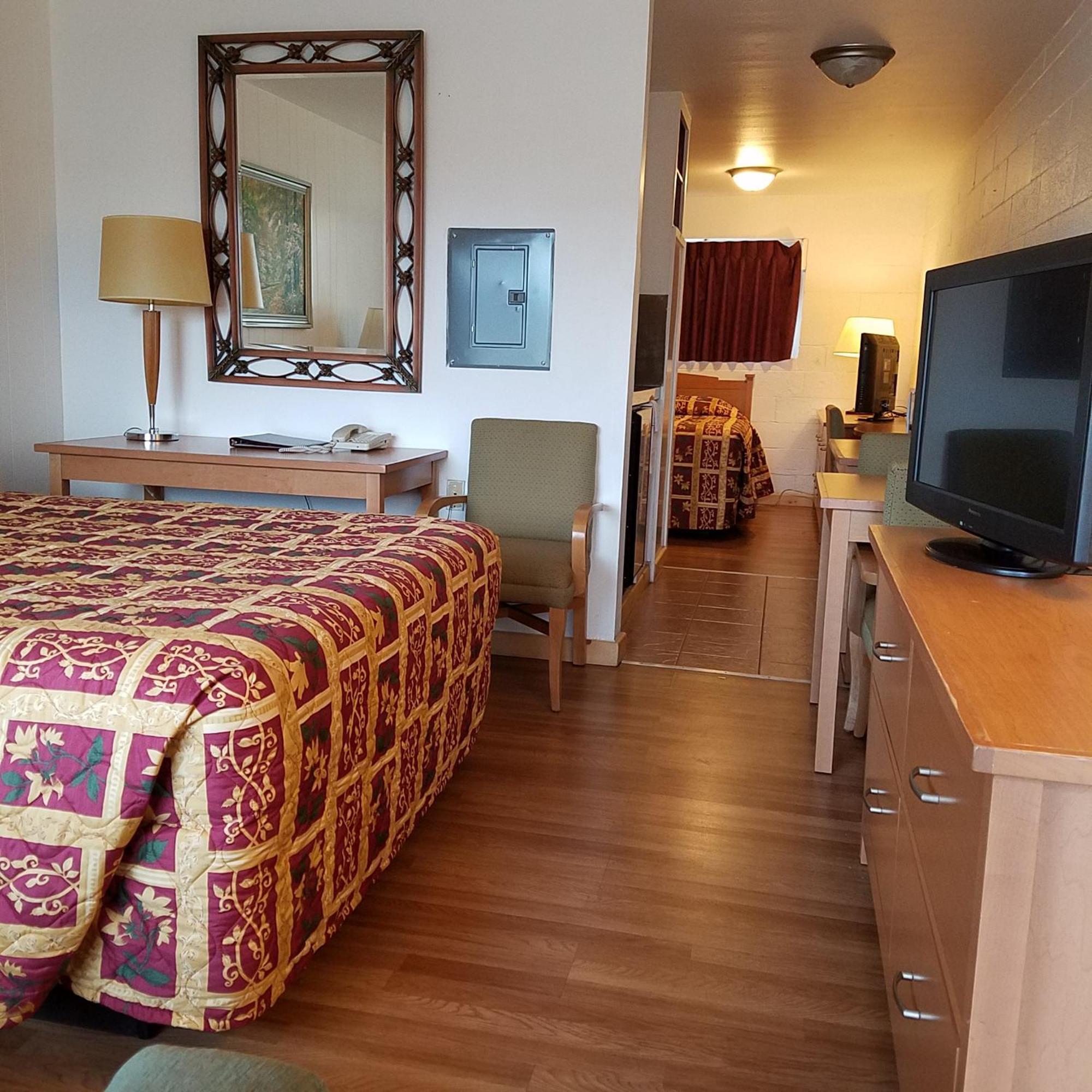 Queen Room Two Queen Beds Non-Smoking & Non-Pet Friendly