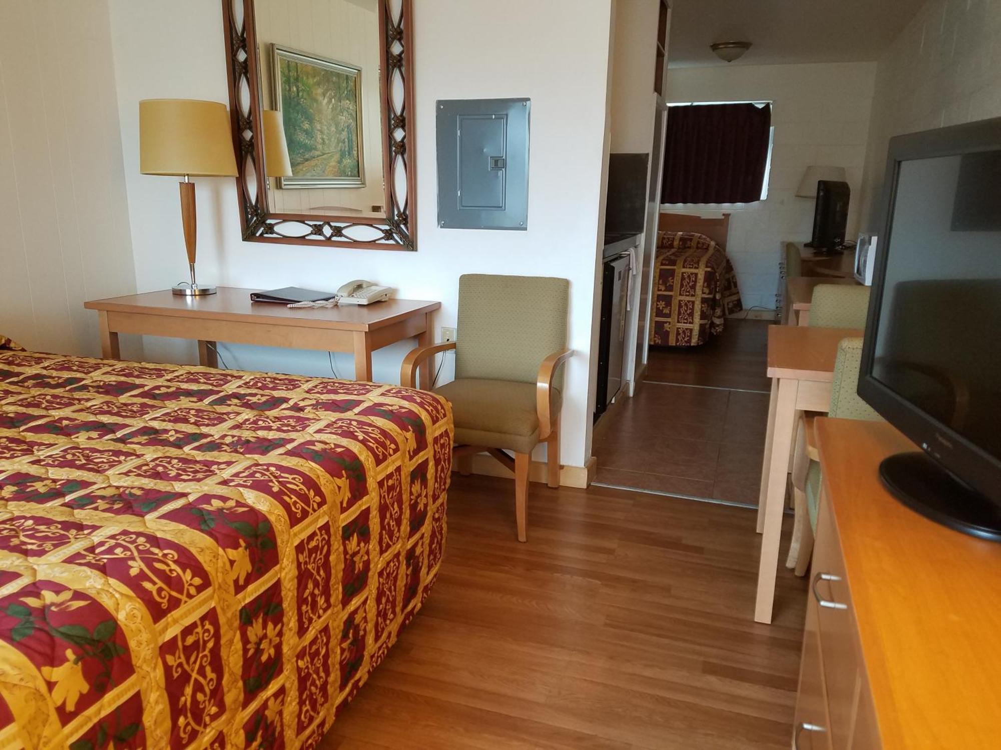Queen Room Two Queen Beds Non-Smoking & Non-Pet Friendly