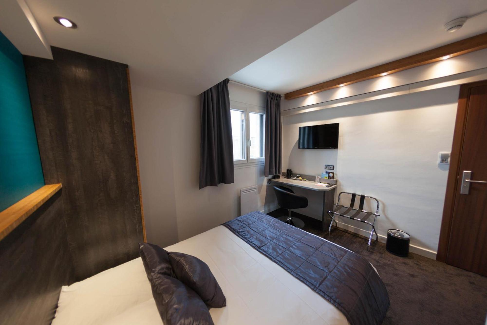 Single Room,697770228:JPEG