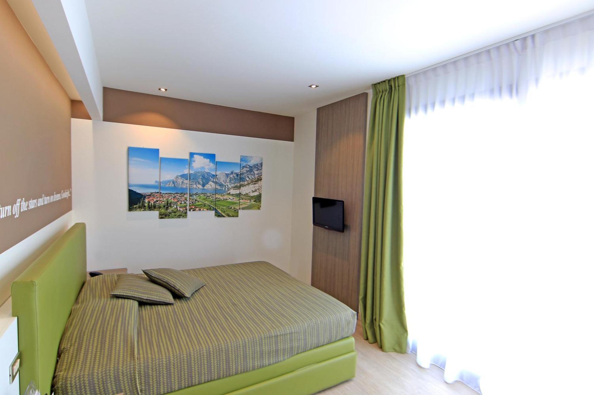 Superior Double or Twin Room Balcony Lake View