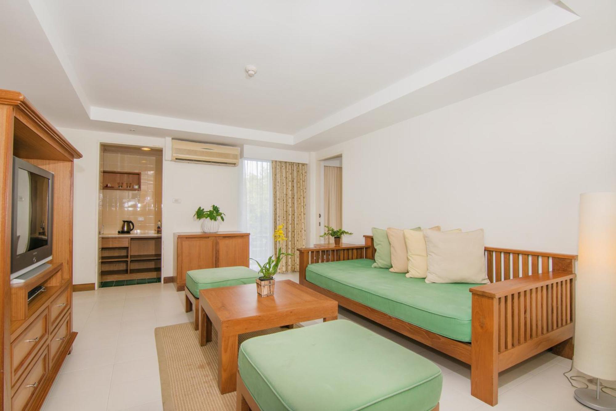 One-Bedroom Queen Suite