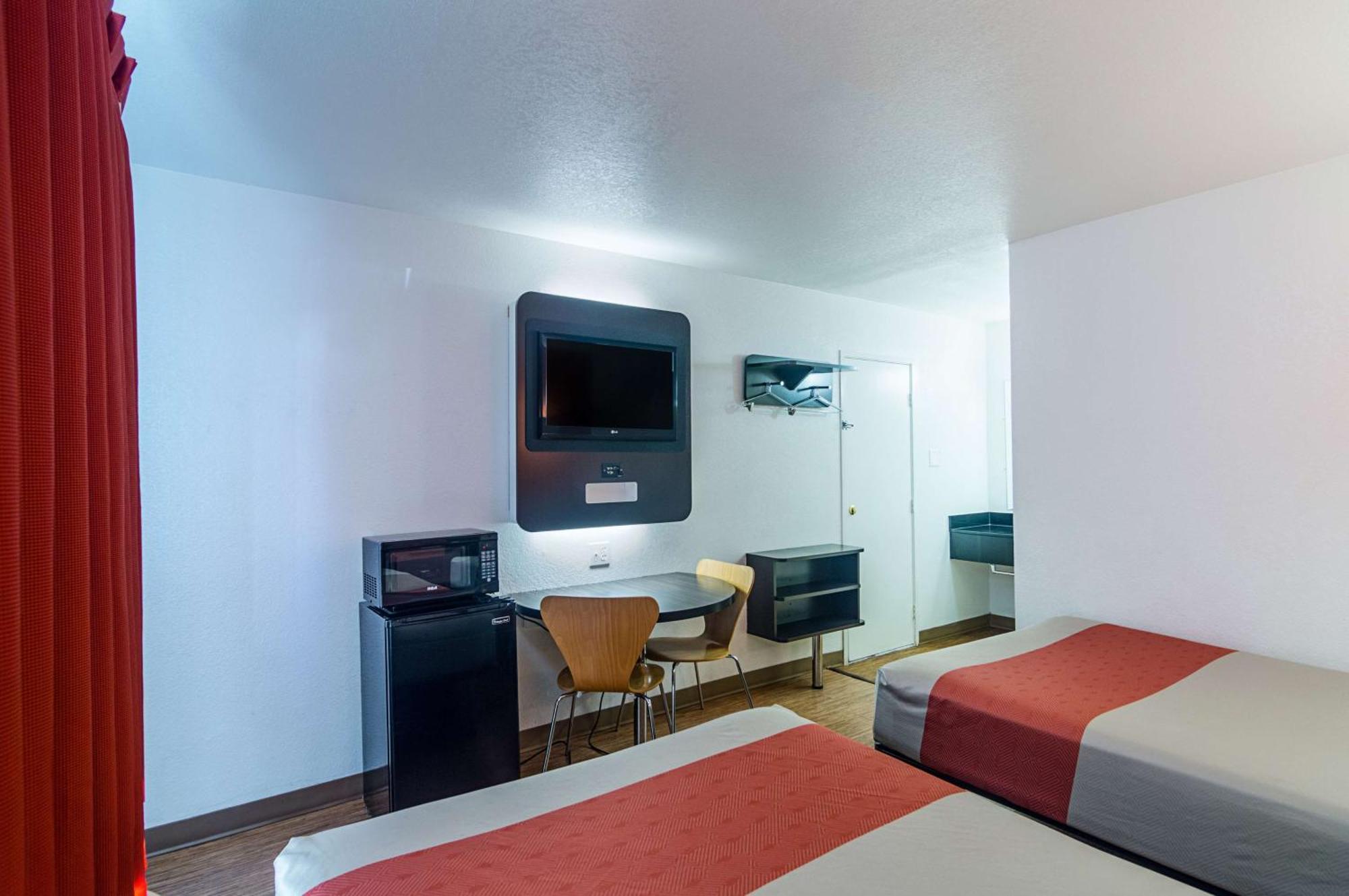 Quadruple Room - Disability Access - Roll in Shower
