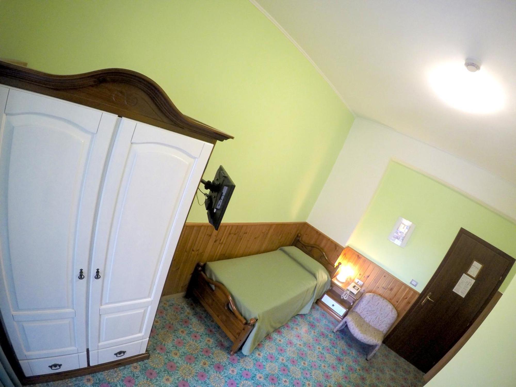 Single Room,399724944:JPEG