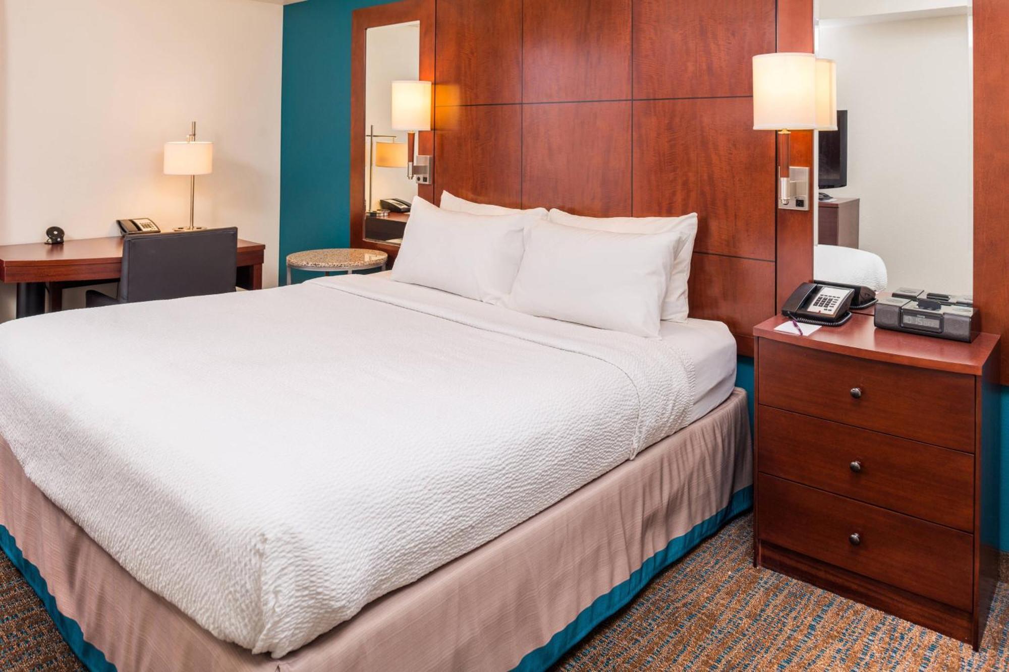 Two-Bedroom Suite,698634372:JPEG