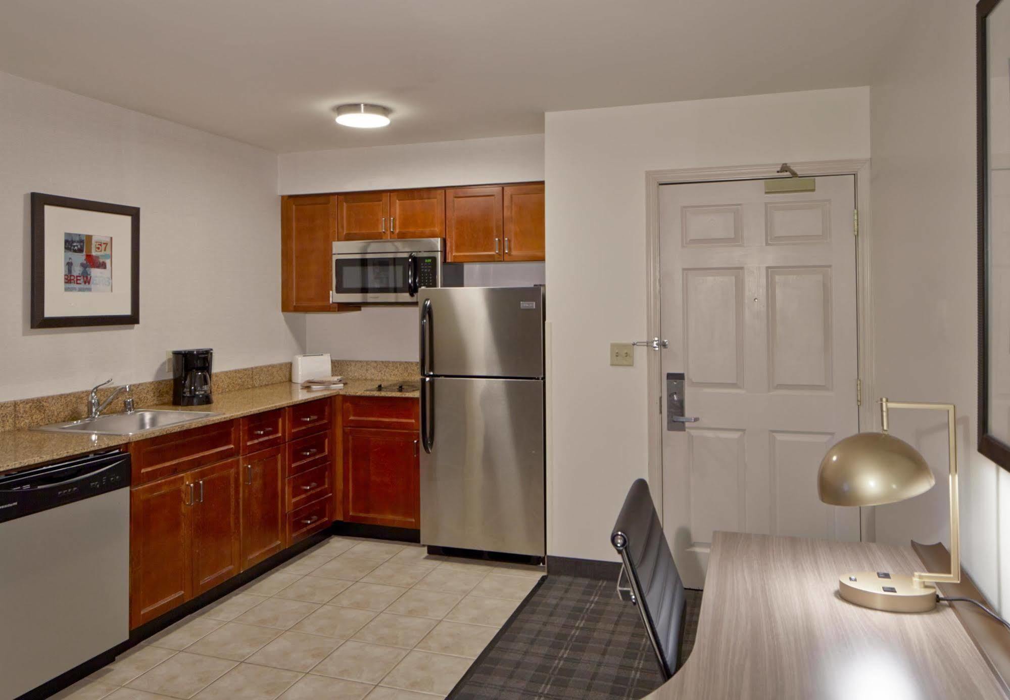 1 Bedroom 2 room Suite 1 King or 1 Queen Sofa bed