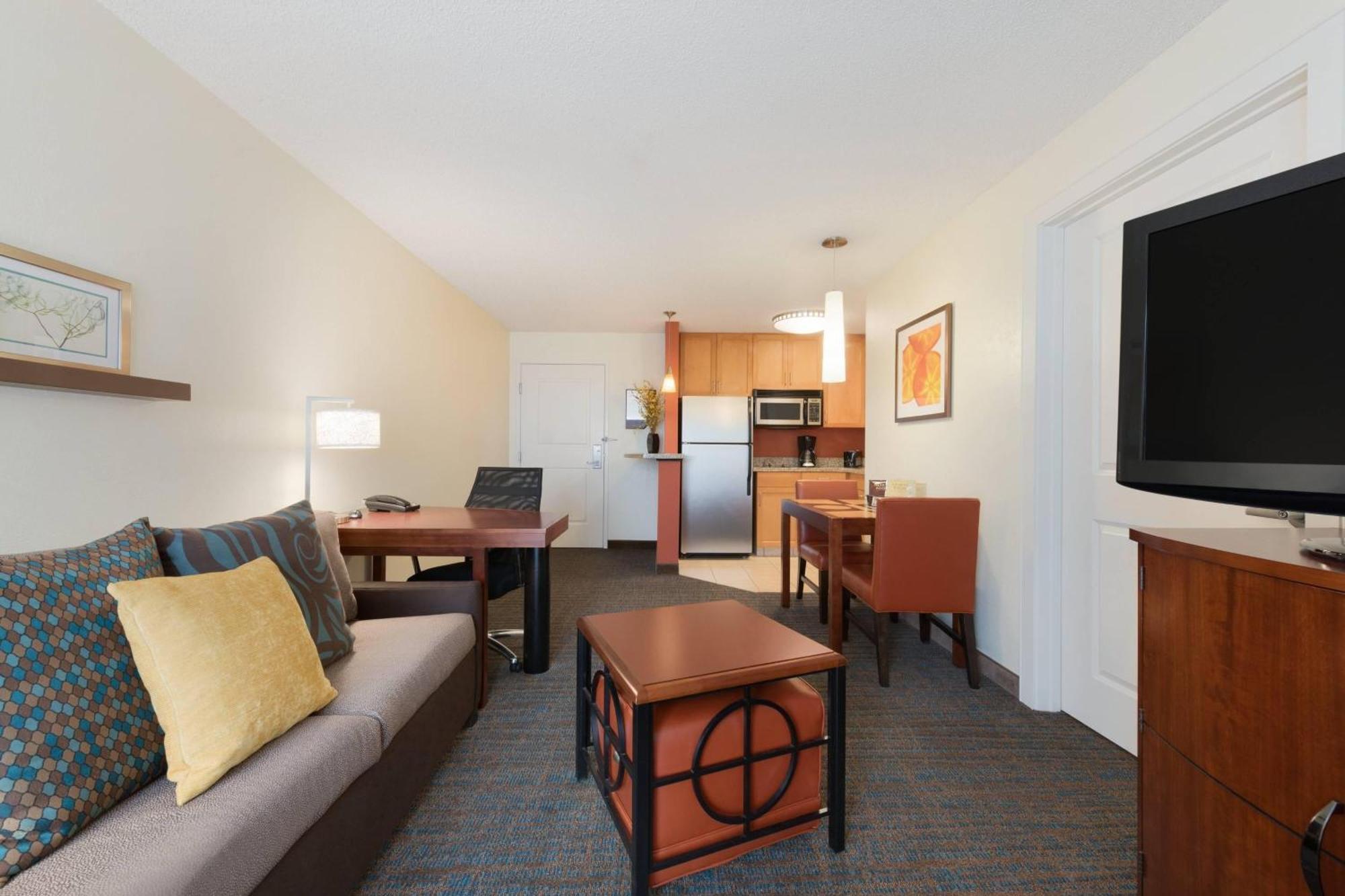 One-Bedroom King Suite,698730804:JPEG