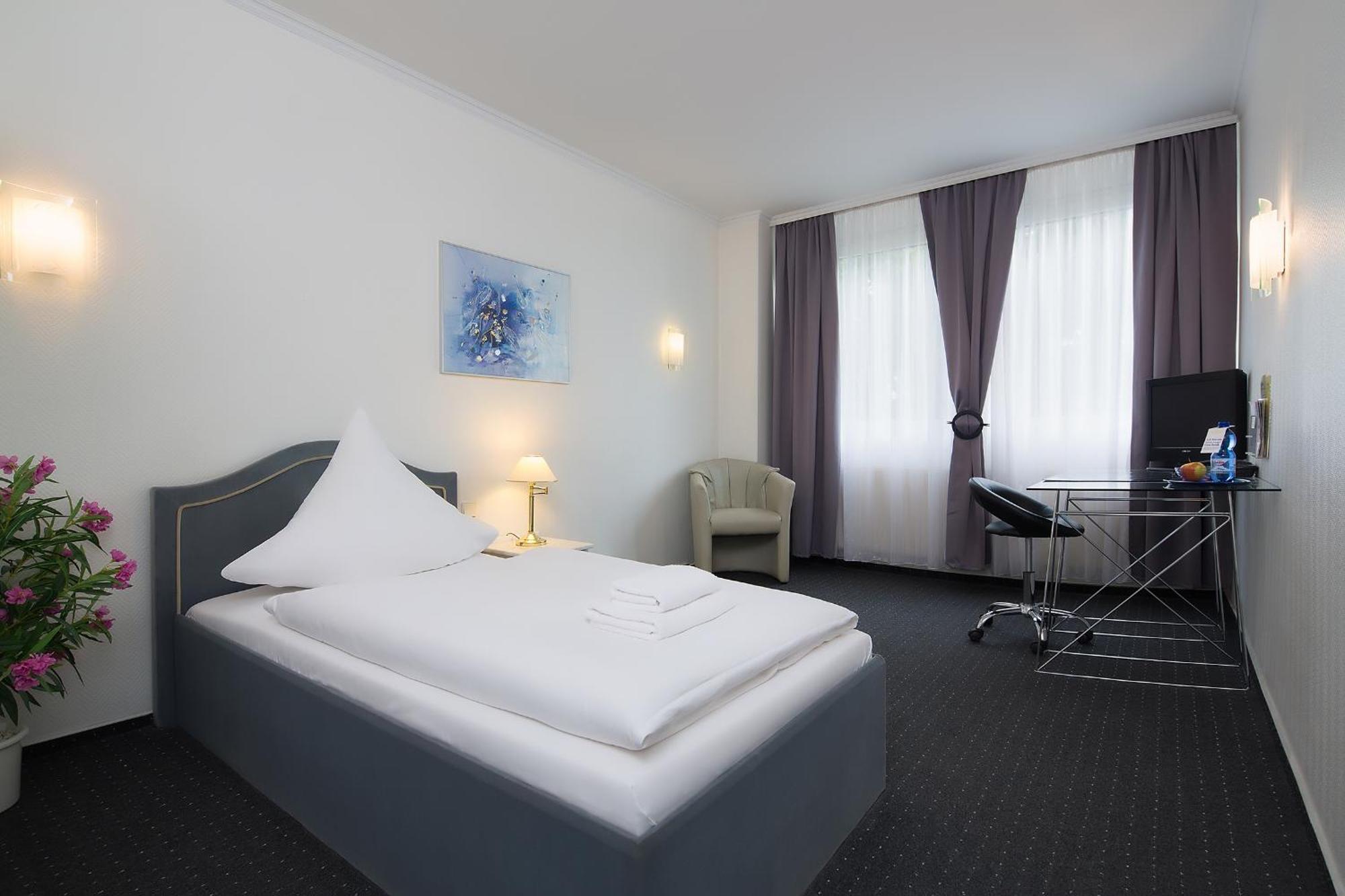 Single Room,906449347:JPEG