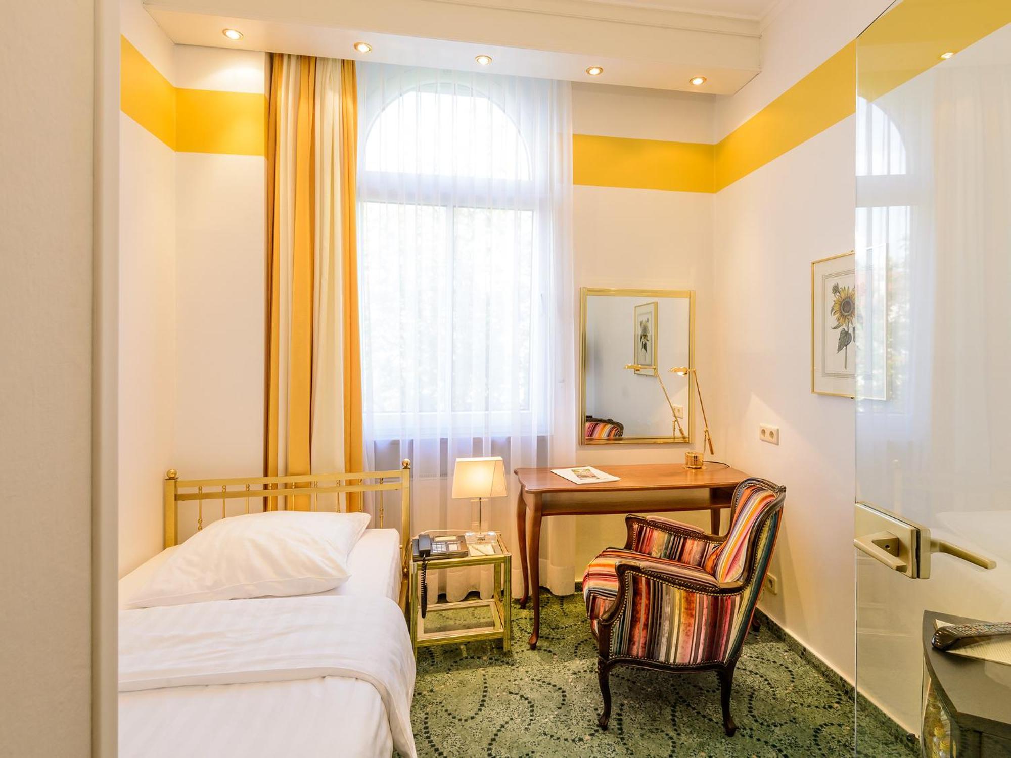 Standard Single Room,1228303196:JPEG