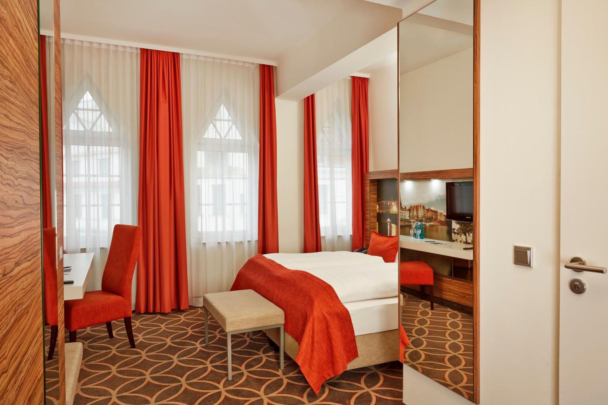 Standard Double Room,917930542:JPEG