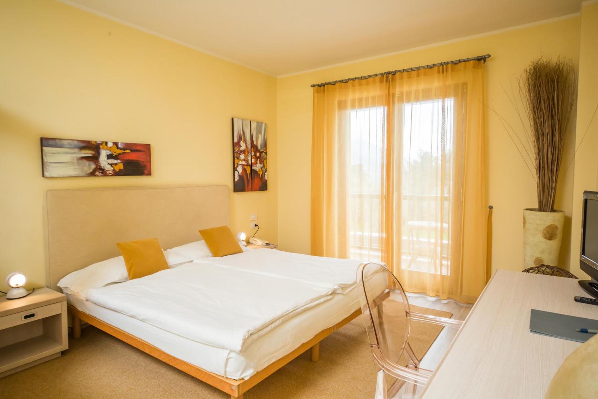 Junior Suite with Sofa Bed (2 Adults),240709381:JPEG