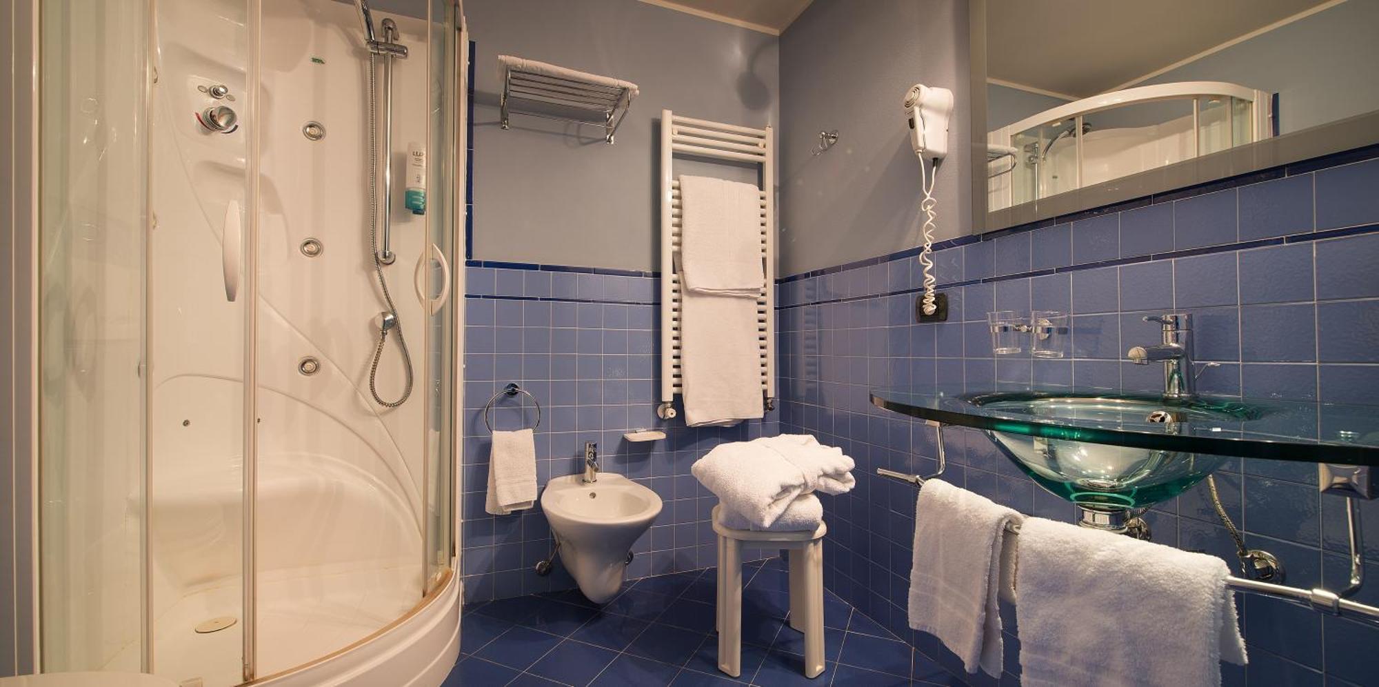 Double or Twin Room,698945052:JPEG