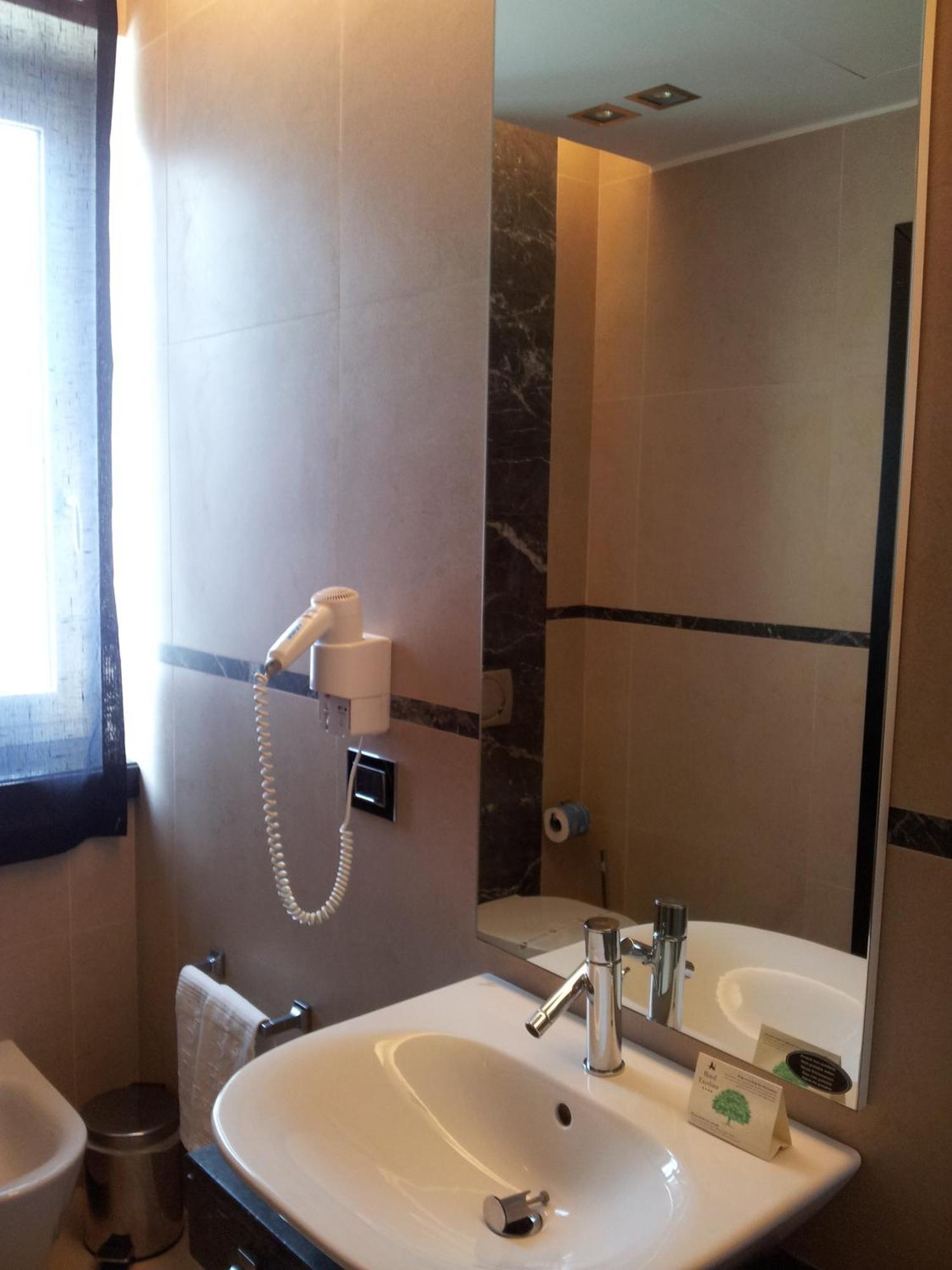 Double or Twin Room Sea View