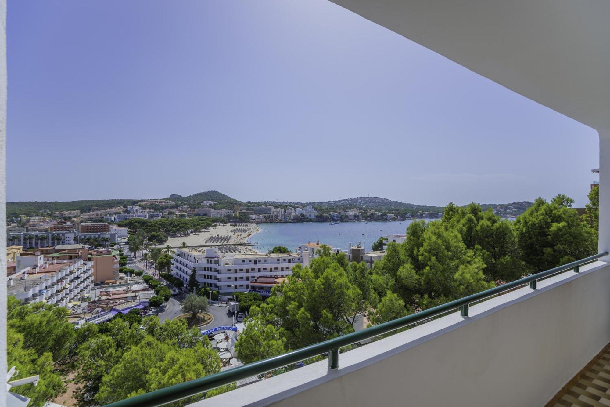 One-Bedroom Apartment Sea View