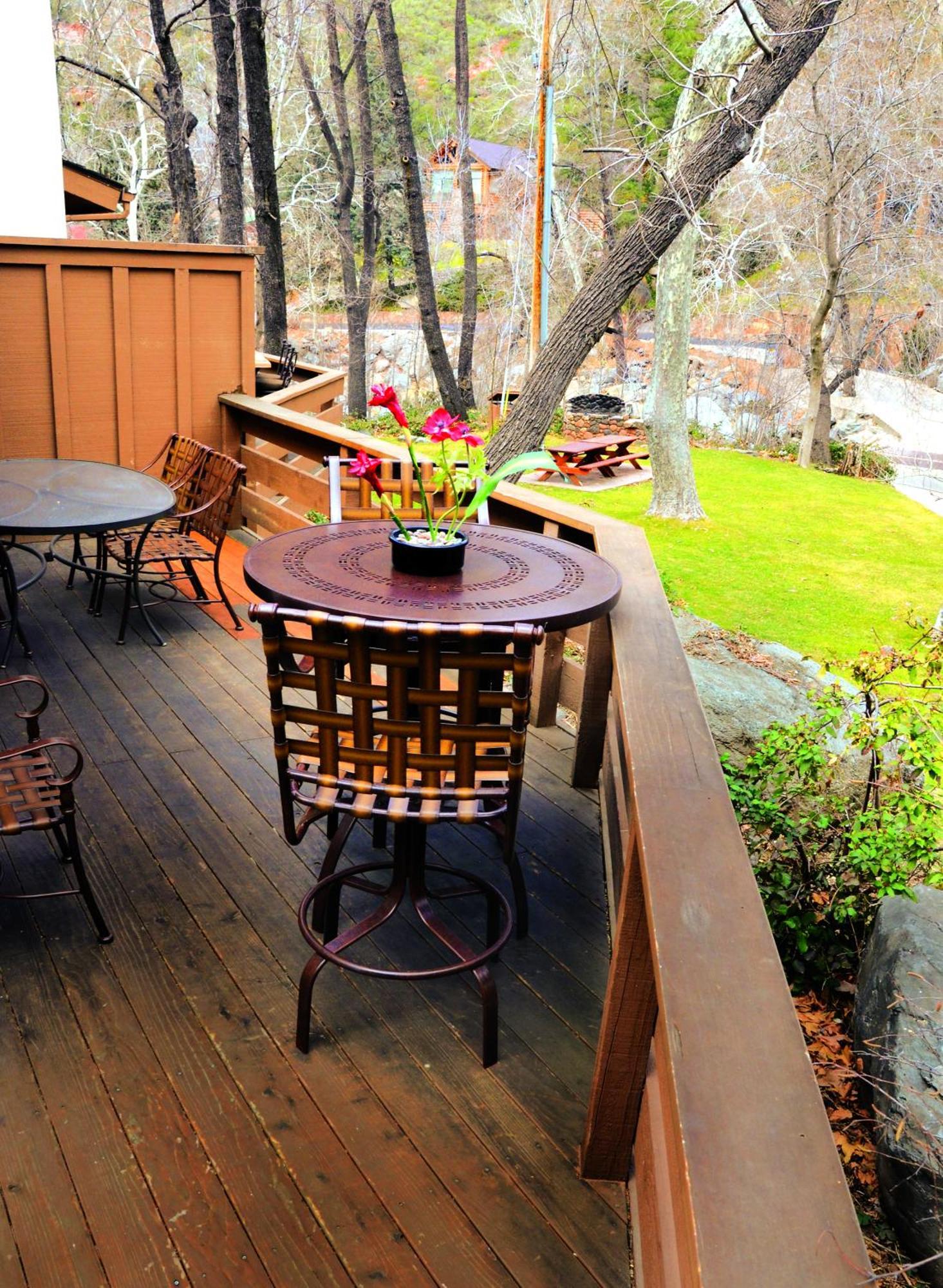 One-Bedroom Cottage Creek View