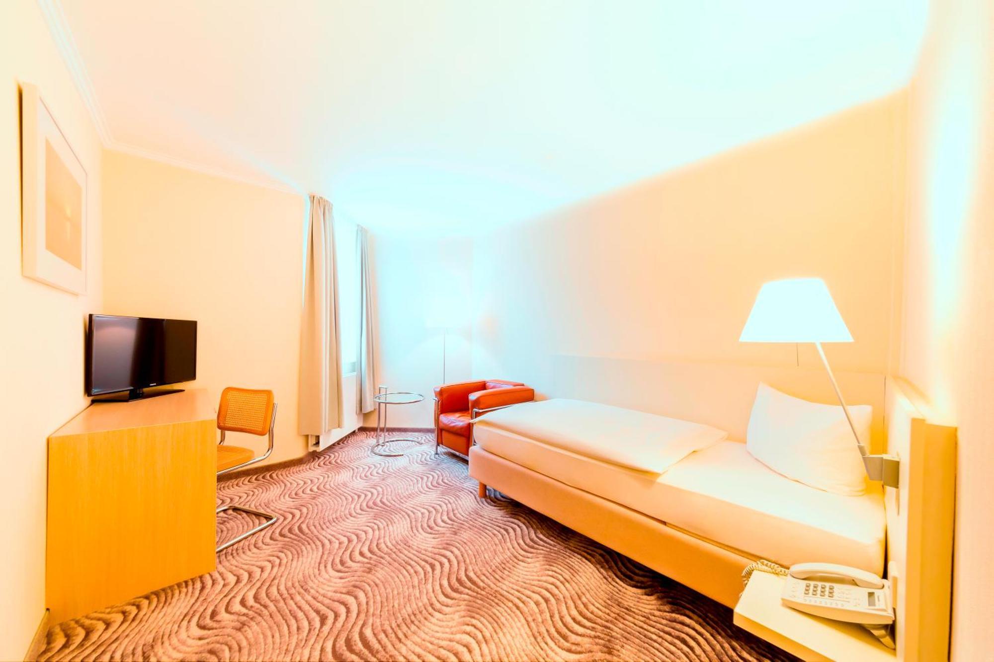 Classic Single Room,699605077:JPEG