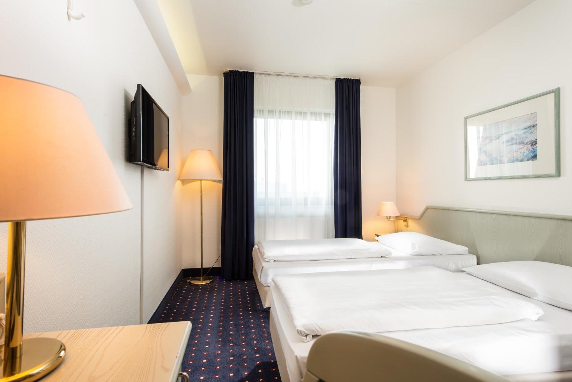 Standard Double or Twin Room,699673189:JPEG