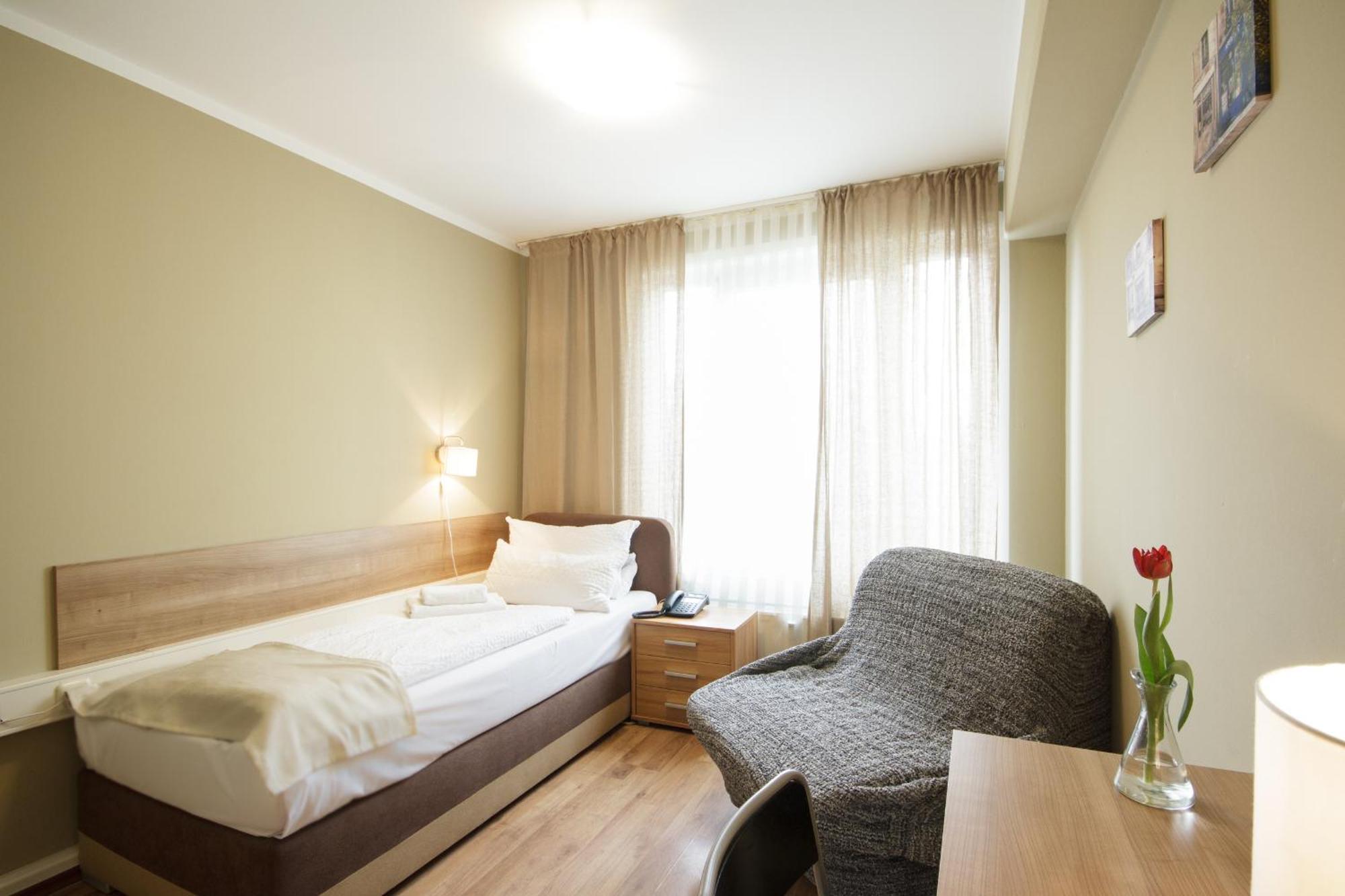 Single Room,699693874:JPEG