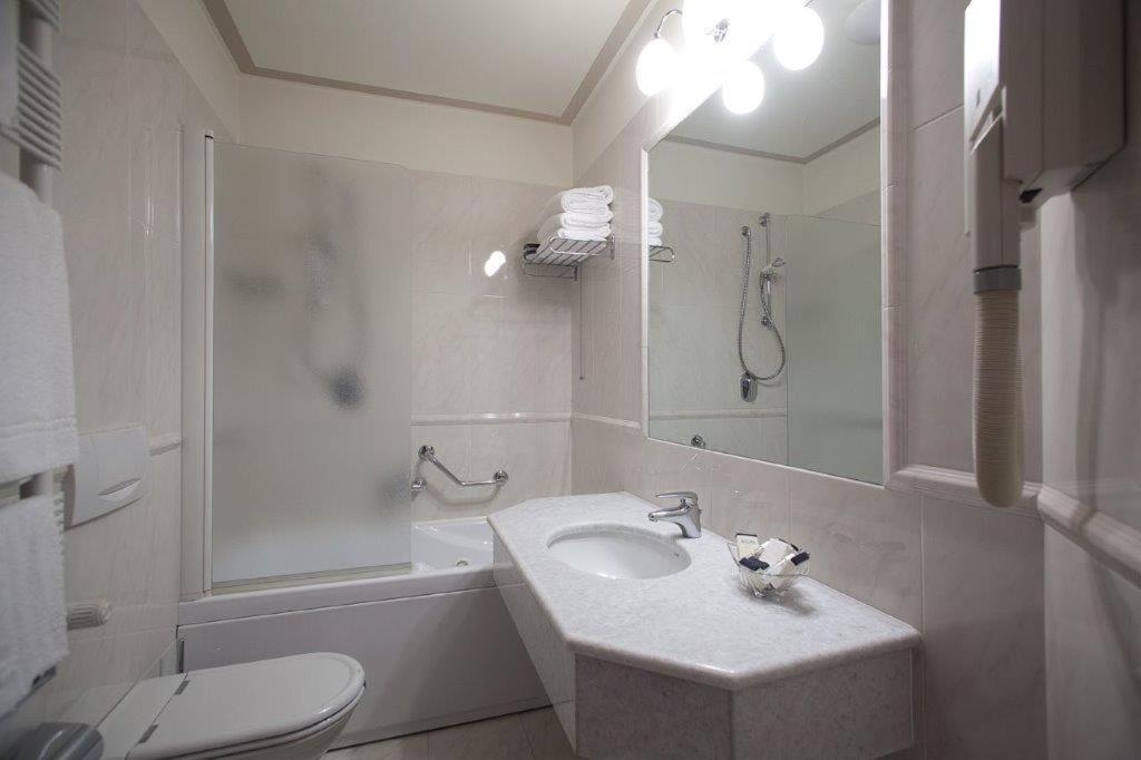 Double or Twin Room,829481189:JPEG
