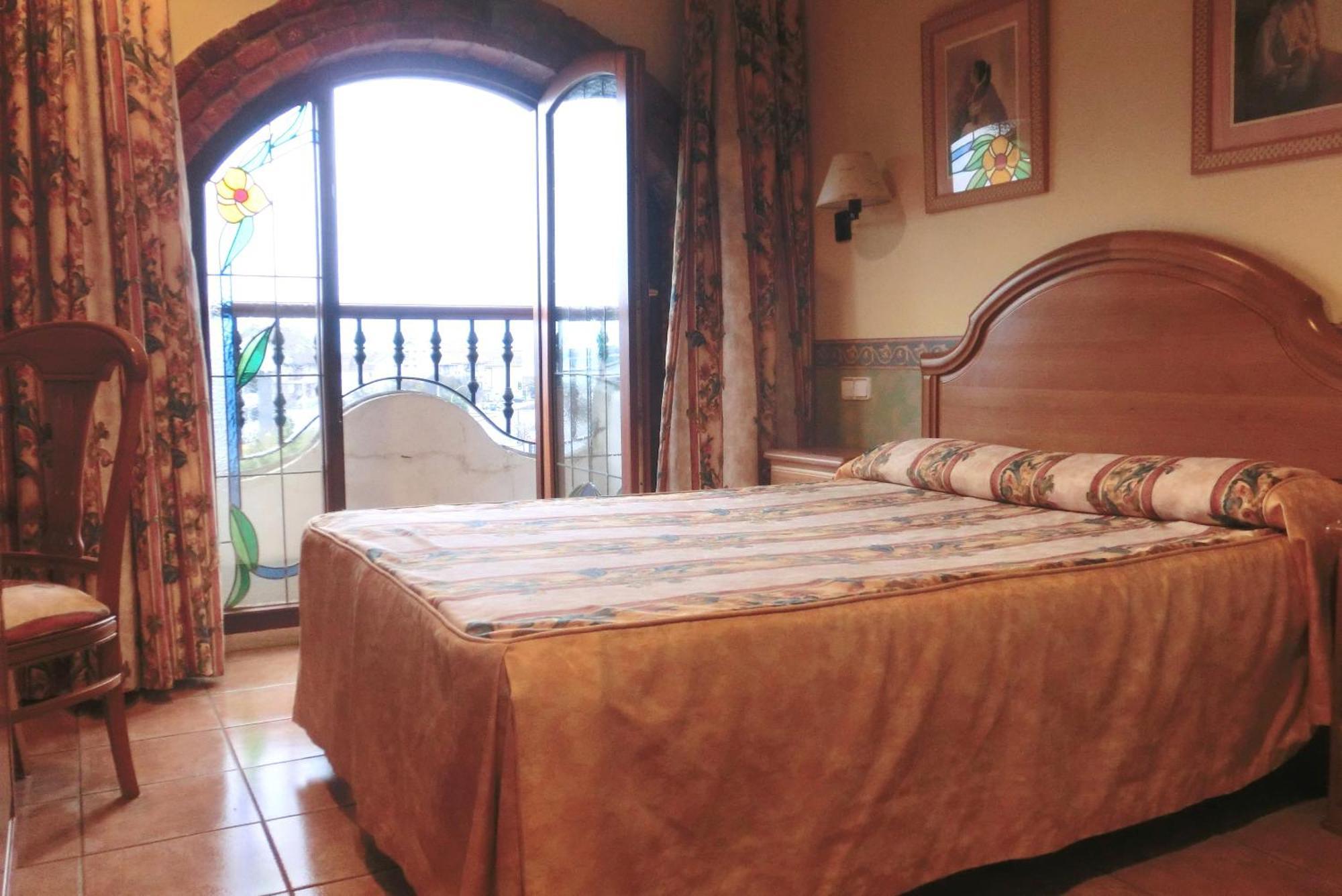 Standard Queen Room