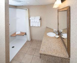 Queen Room Two Queen Beds Disability Access Roll Shower,700152442:JPEG