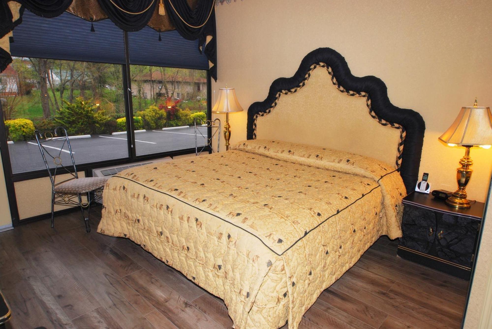 Deluxe King Room Spa Bath Ground Floor