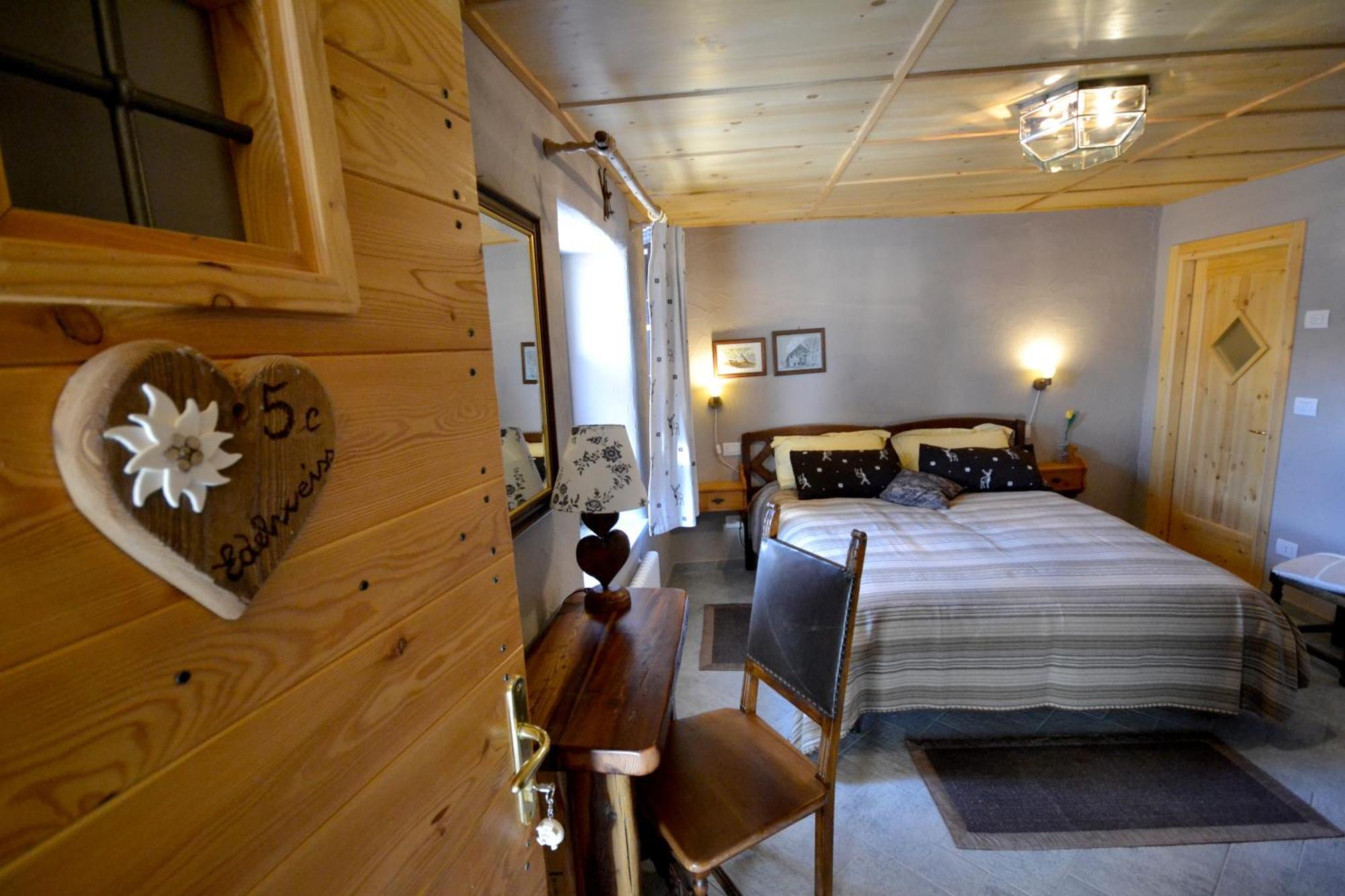 Superior Double Room Extra Bed,1584594427:JPEG