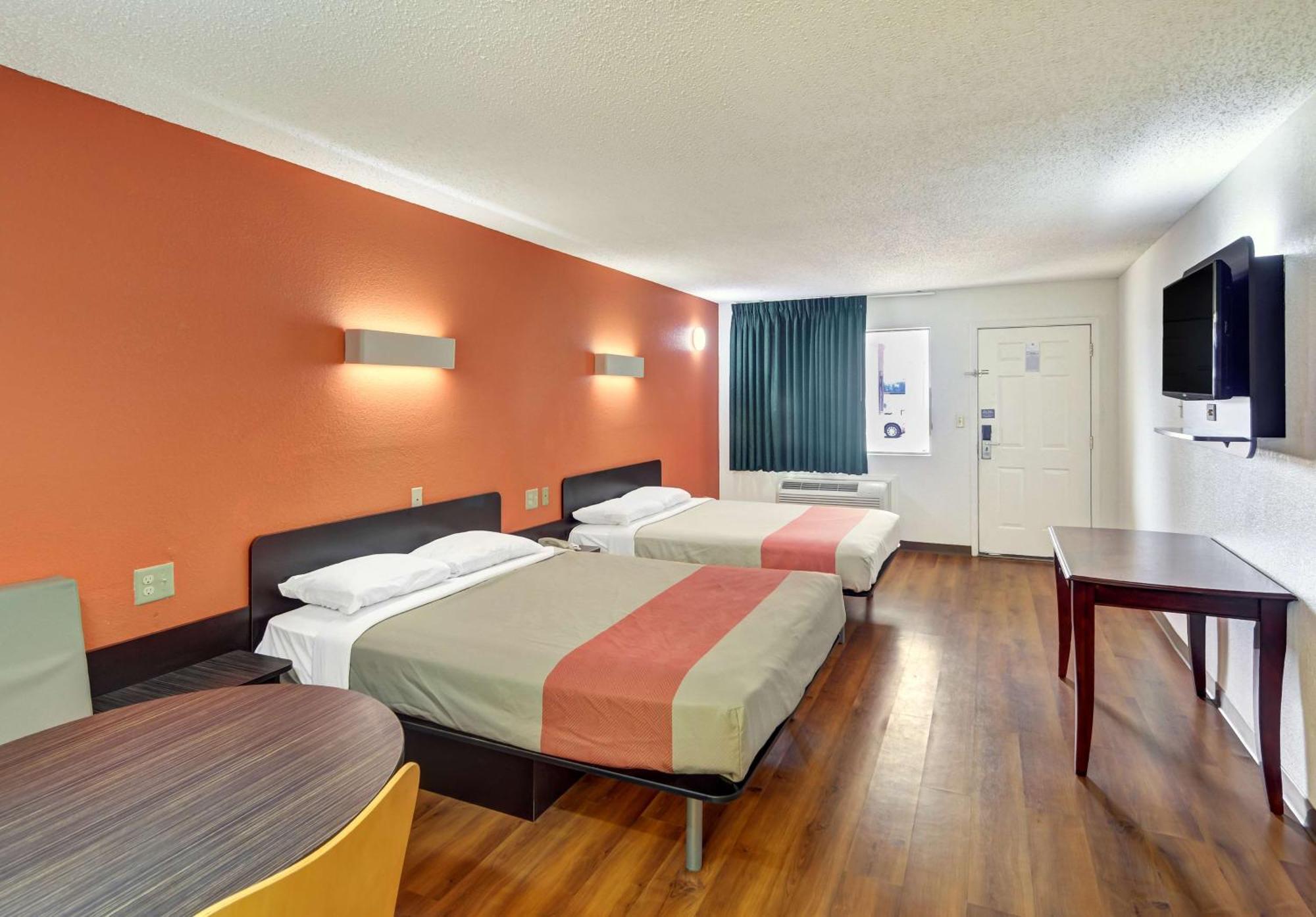 Queen Room with Two Queen Beds - Non-Smoking