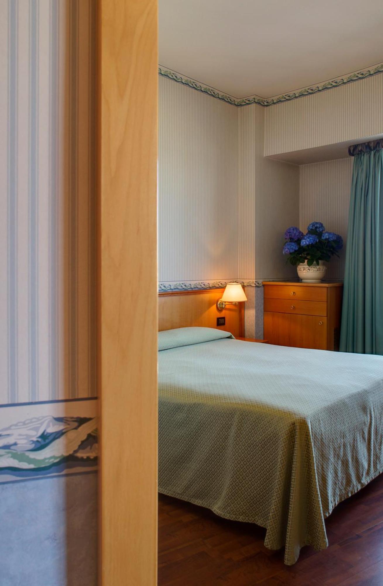 Standard Double Room,1528132645:JPEG