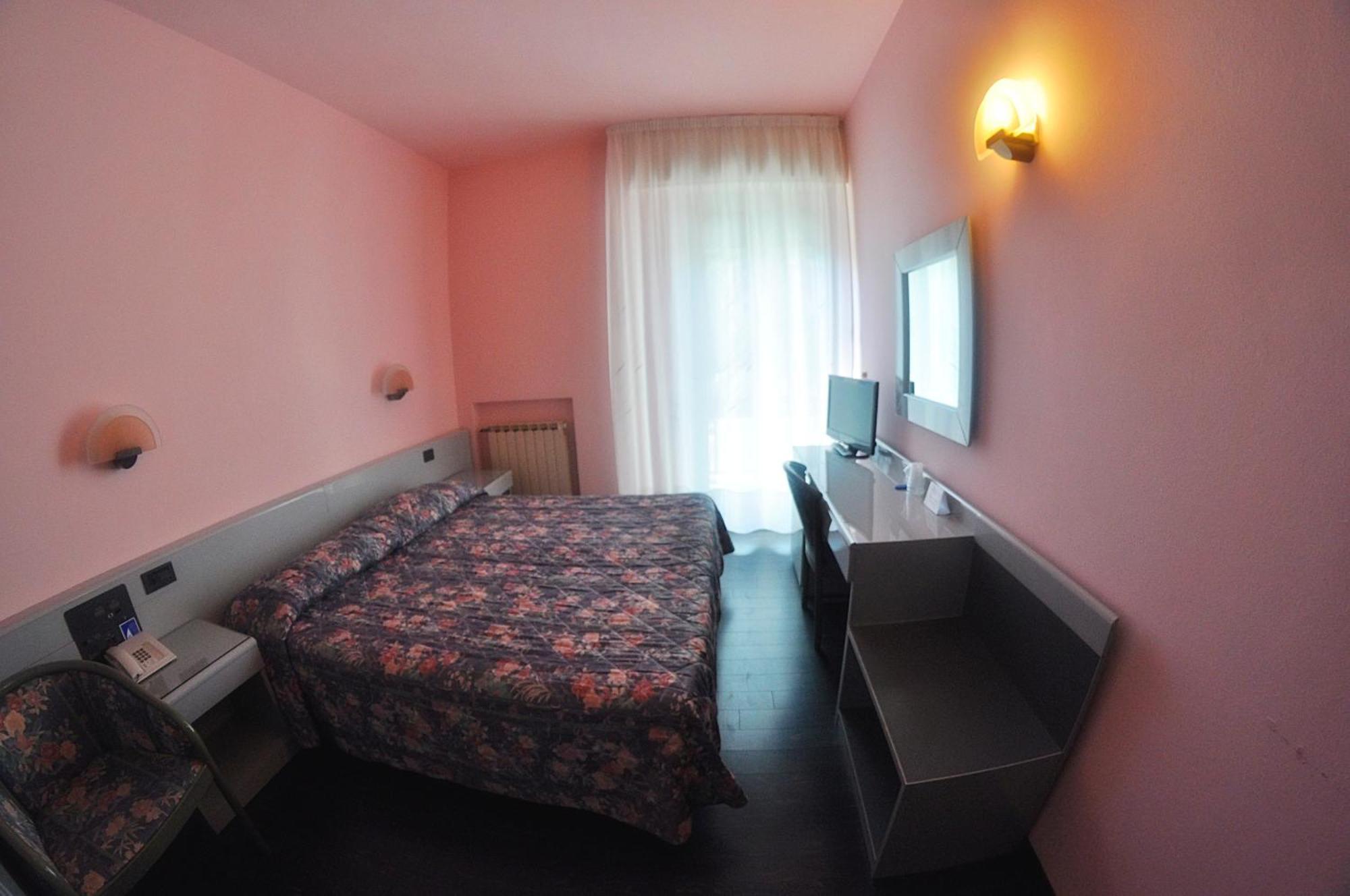 Standard Double Room,972543574:JPEG