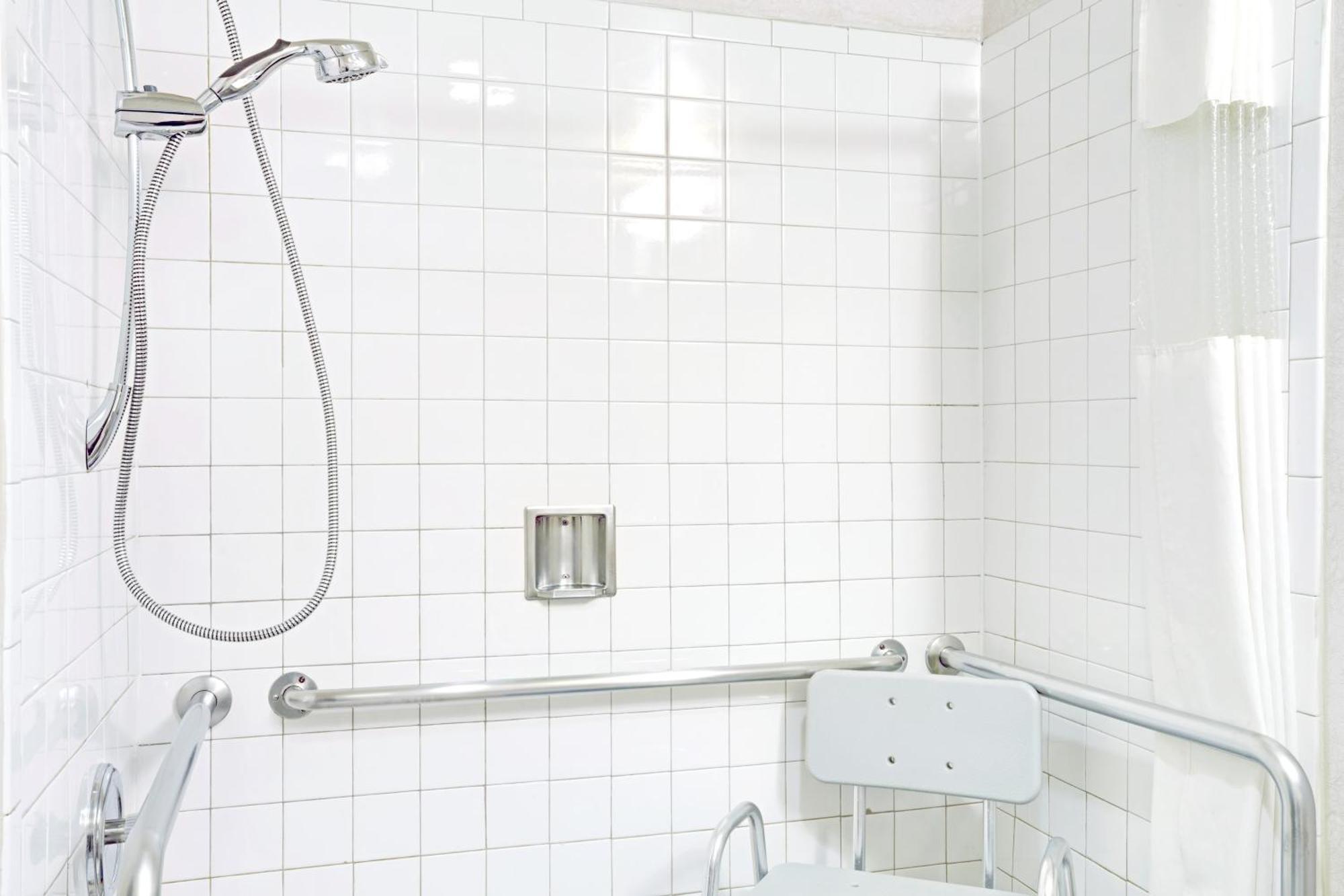 Quarto King com Duche para Pessoas com Mobilidade Condicionada - Acessível a Pessoas com Mobilidade Condicionada - Não Fumador