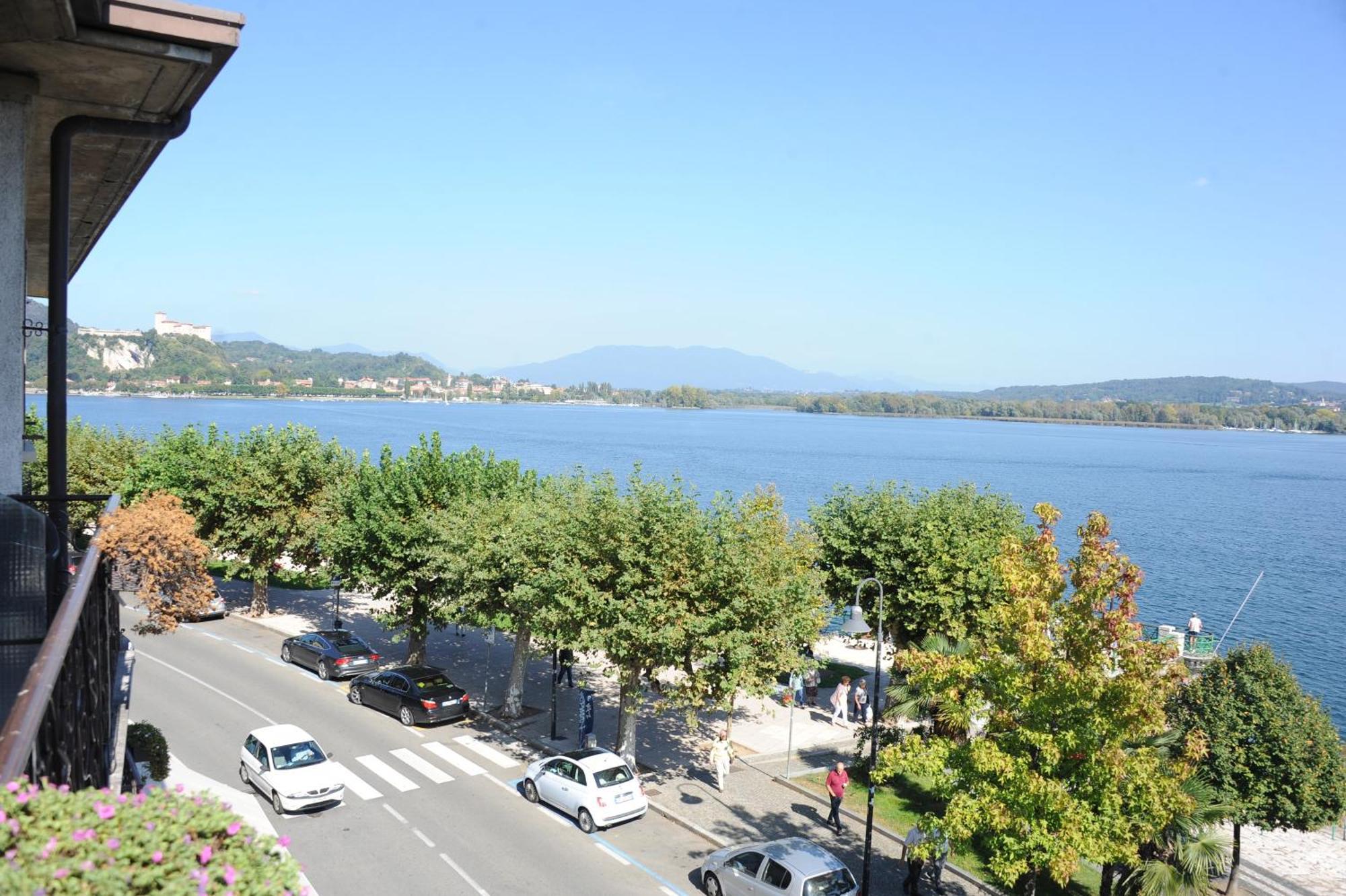 Standard Double Room Lake or Square View,1279857793:JPEG