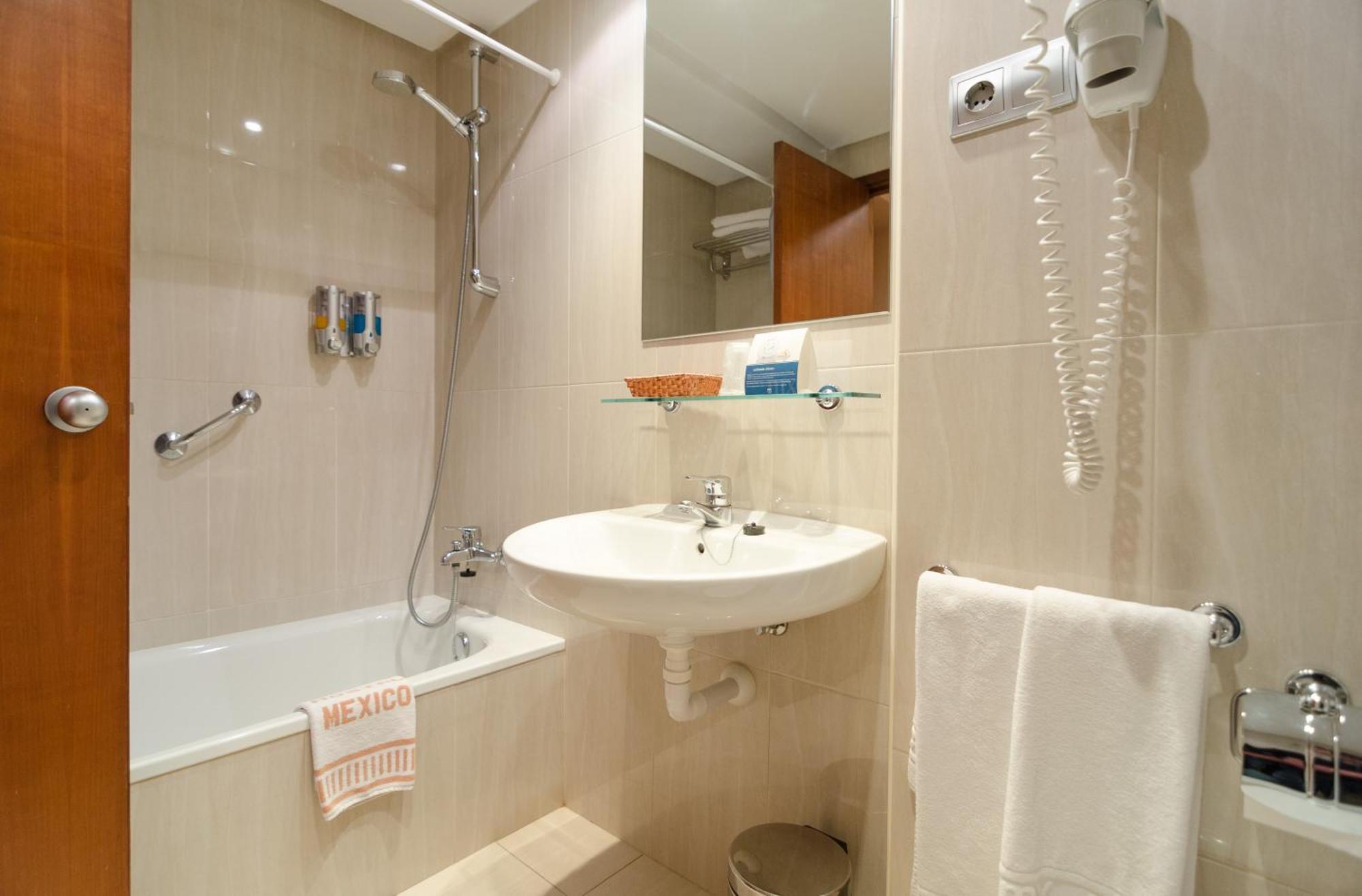 Superior Single Room,1670698378:JPEG