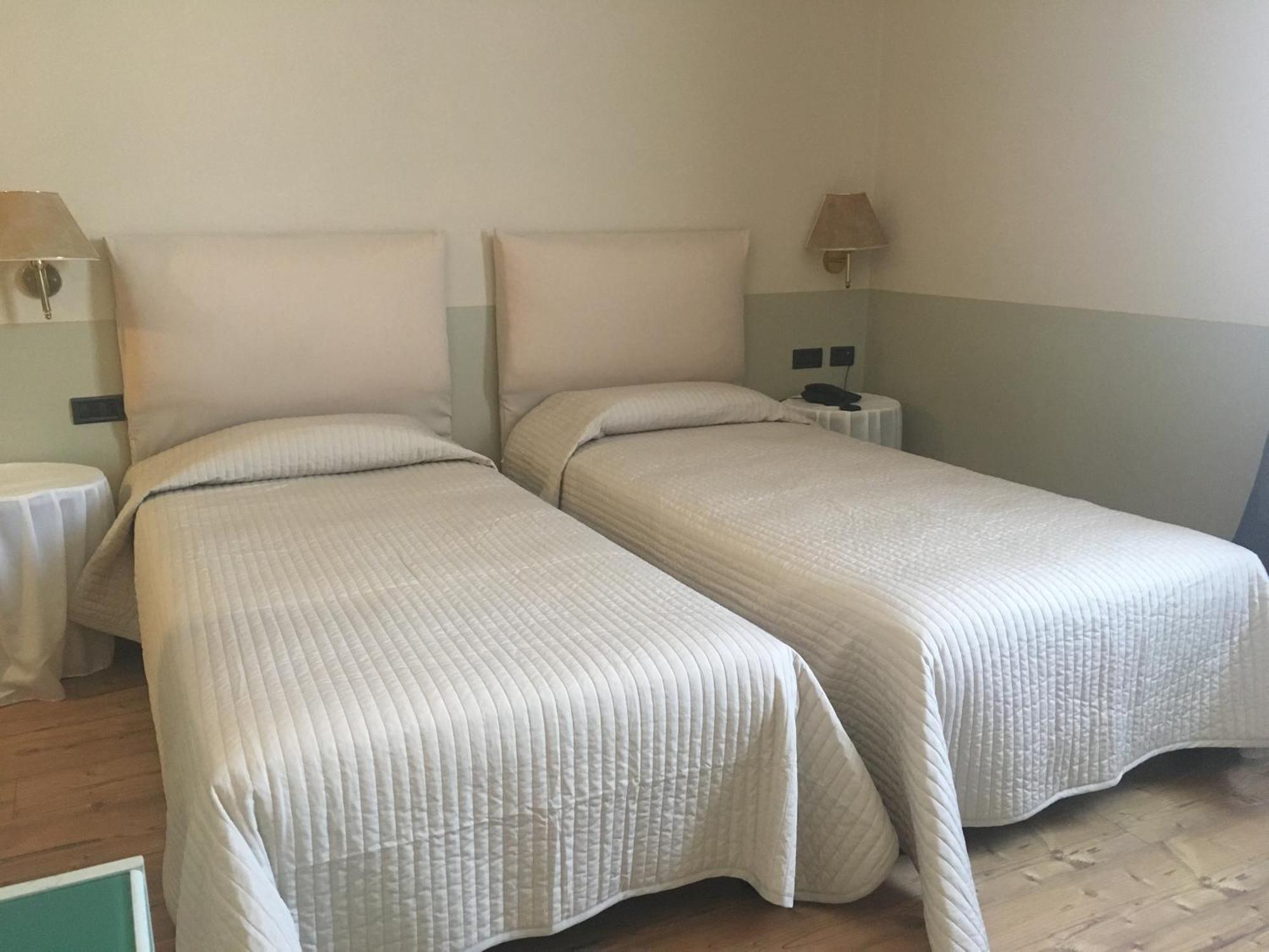 Double or Twin Room,425064798:JPEG