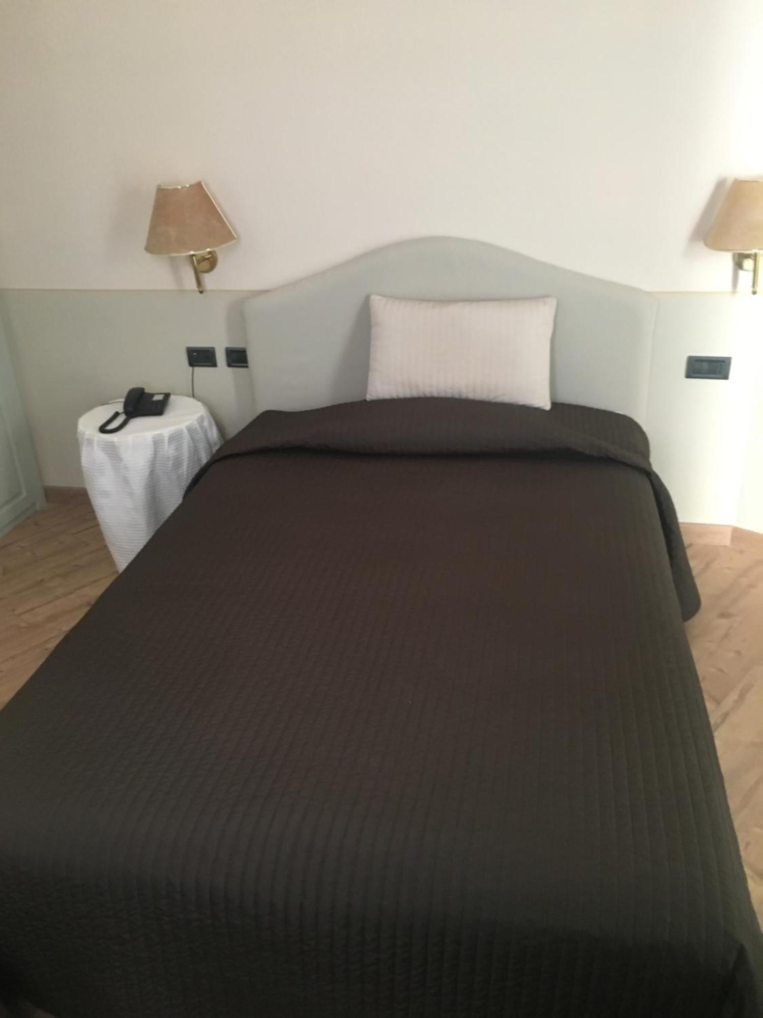 Single Room,425064798:JPEG